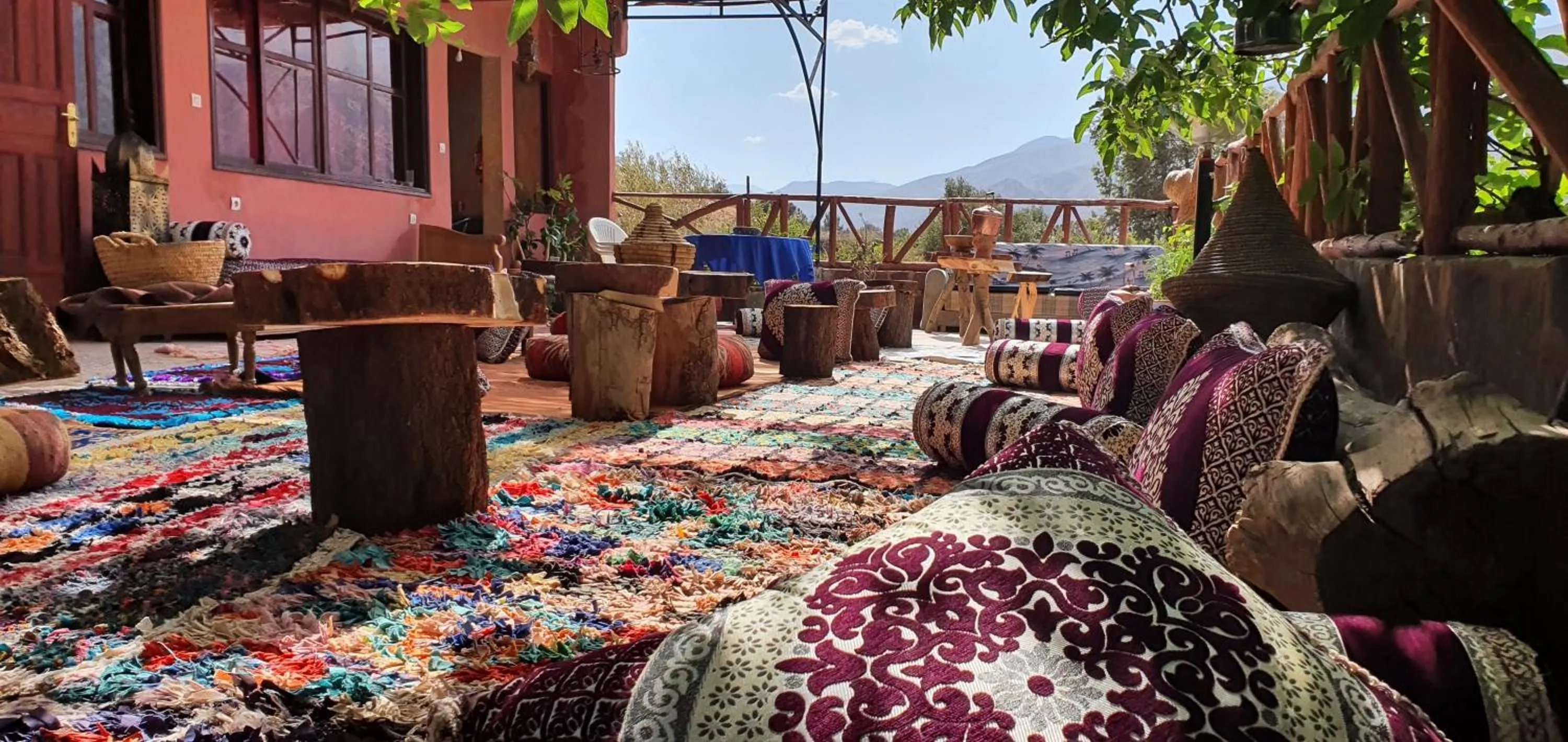 Restaurant/places to eat in Chez Imnir