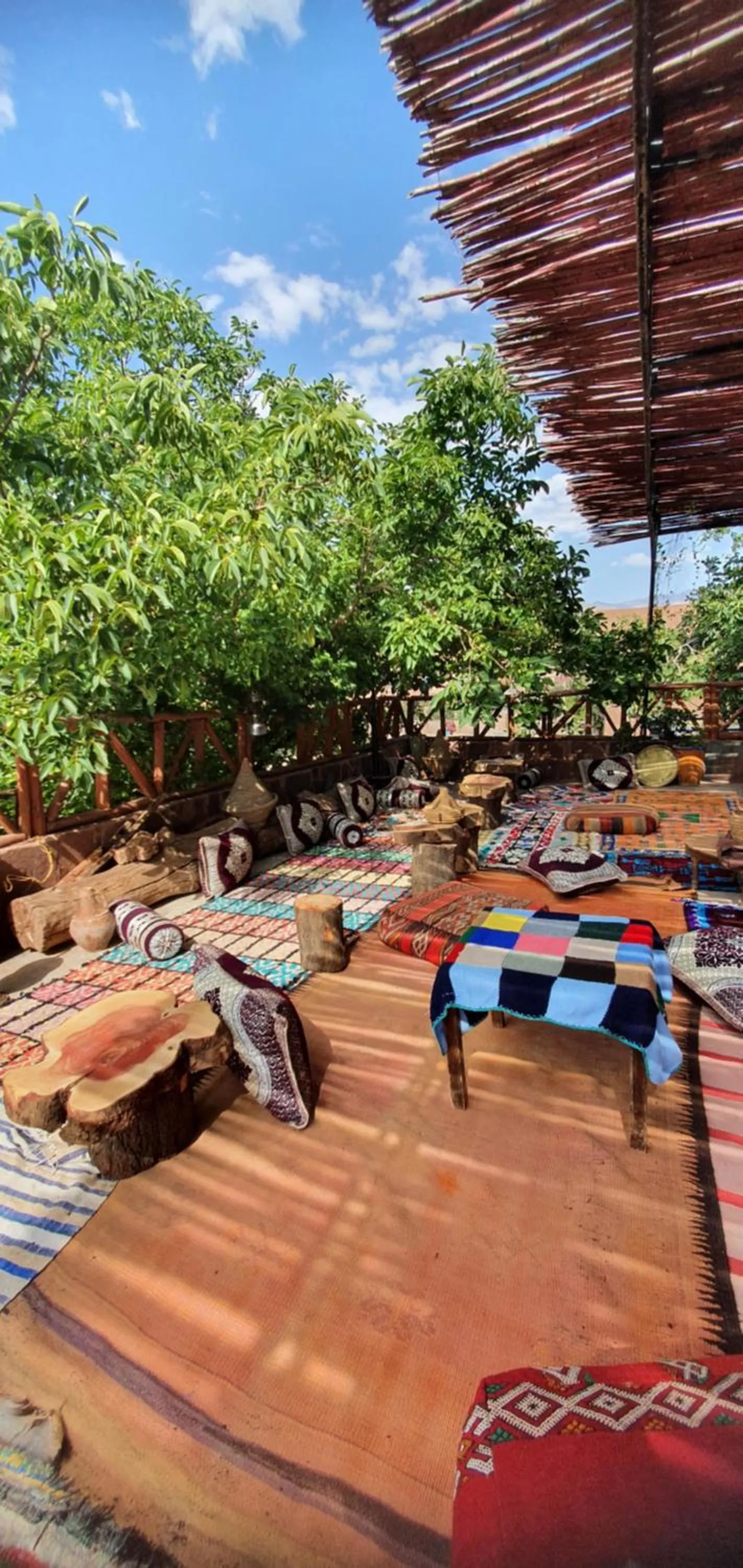 Restaurant/places to eat in Chez Imnir