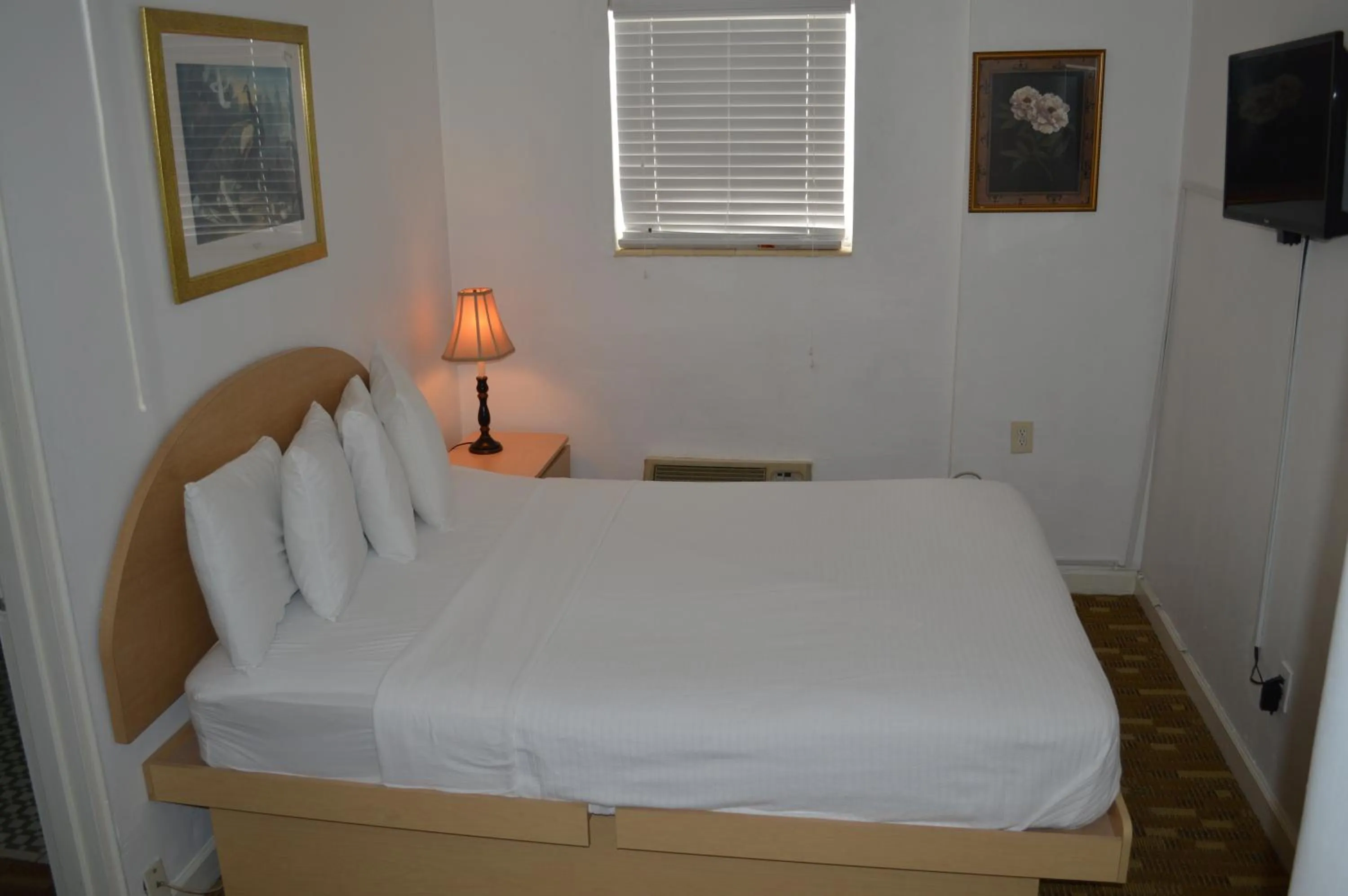 Bed in Island House South Beach