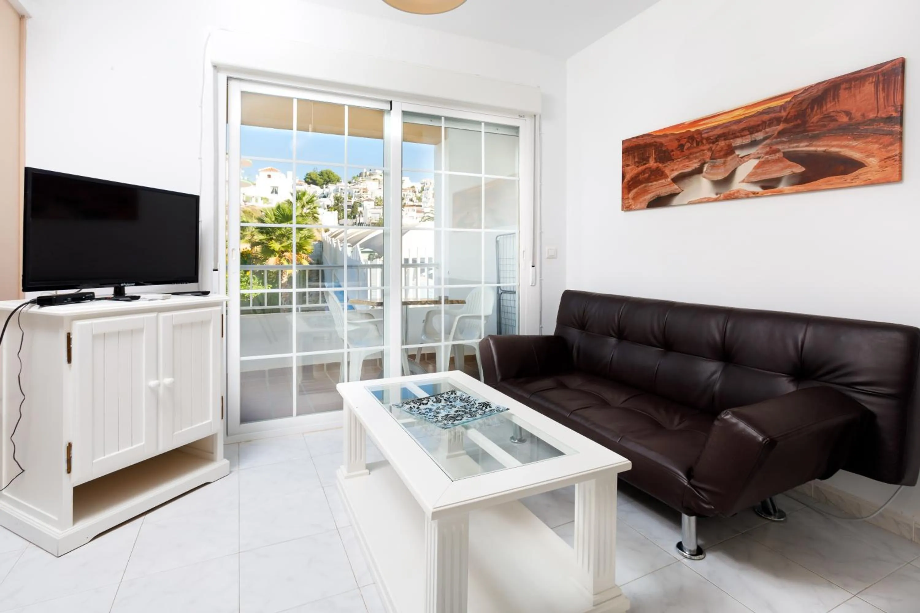 TV and multimedia in AT Almoraide Rooms Suites