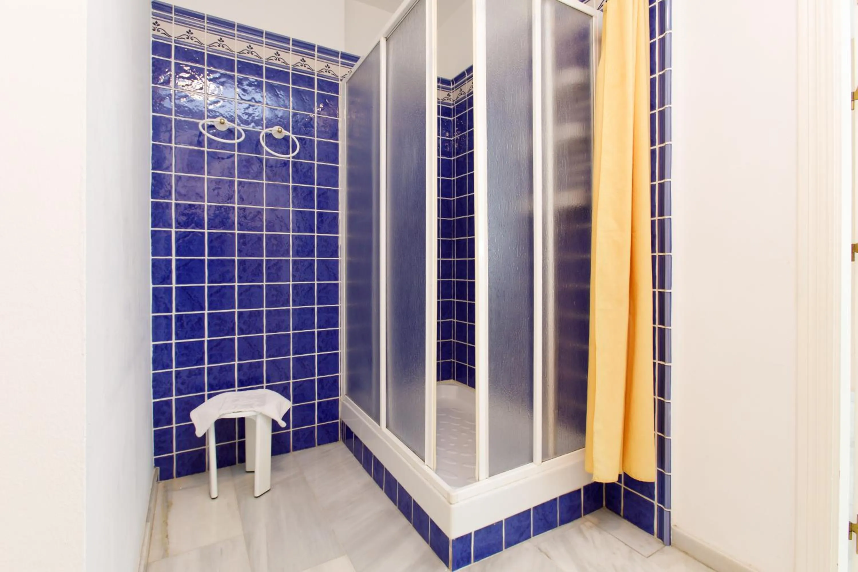 Bathroom in AT Almoraide Rooms Suites