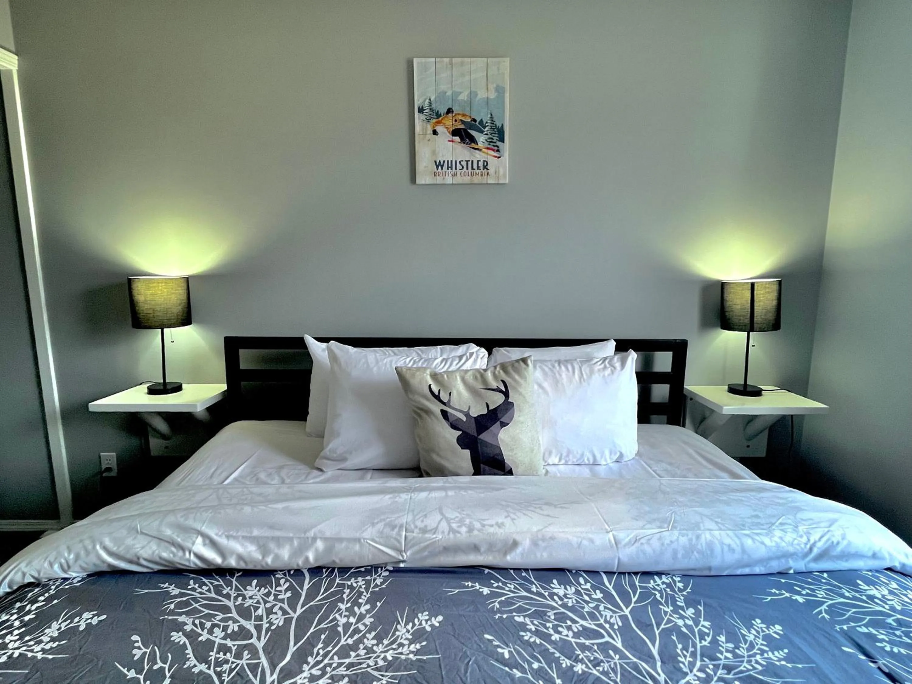 Bed in Canadian Rockies Chalets by Trilink - 2 & 3 Bedroom Condos - Self Check-In - Walking Distance to Downtown - Free Parking - Pet-Friendly - No AC