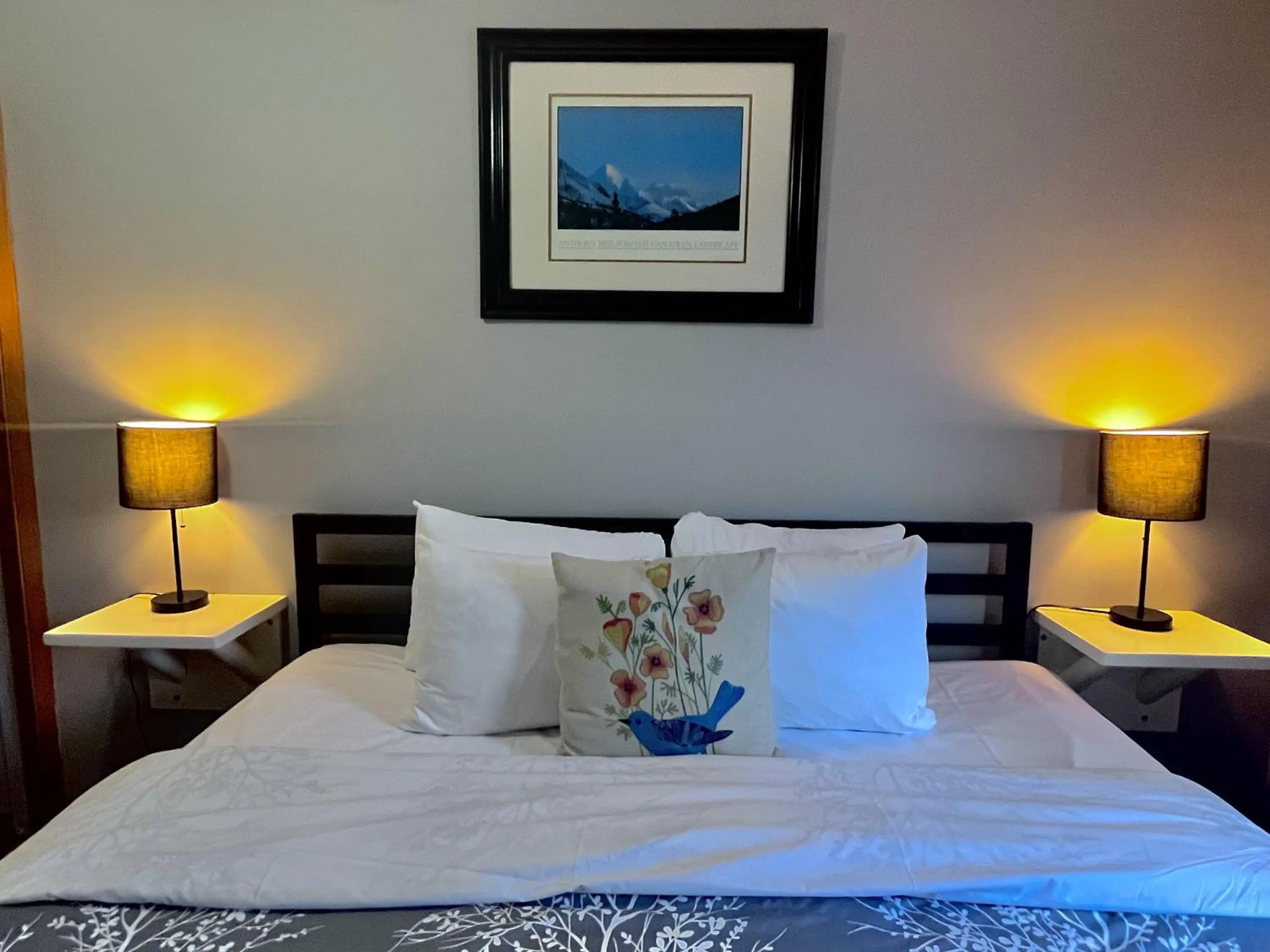 Bed in Canadian Rockies Chalets by Trilink - 2 & 3 Bedroom Condos - Self Check-In - Walking Distance to Downtown - Free Parking - Pet-Friendly - No AC