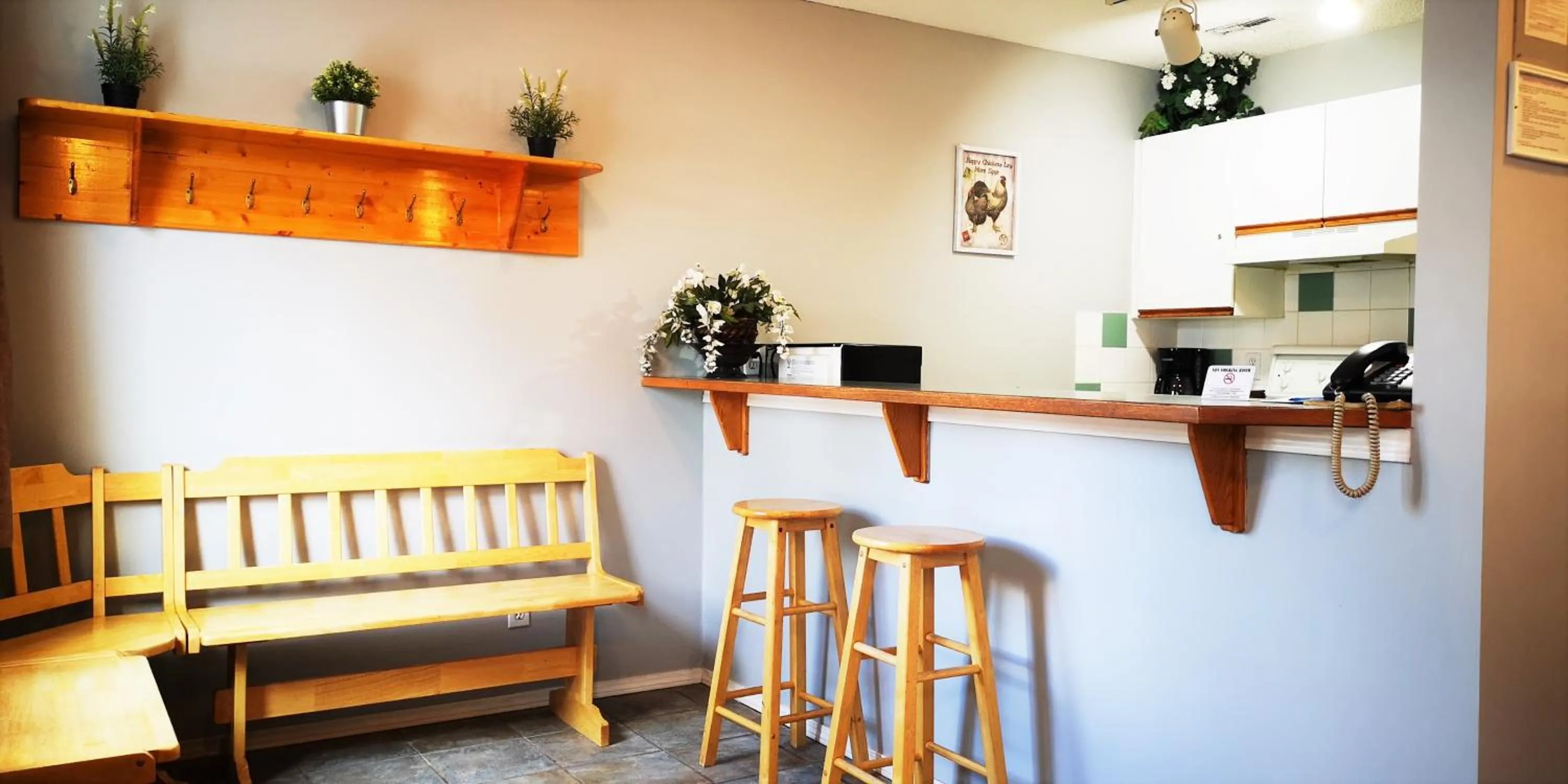 Kitchen or kitchenette in Canadian Rockies Chalets by Trilink - 2 & 3 Bedroom Condos - Self Check-In - Walking Distance to Downtown - Free Parking - Pet-Friendly - No AC