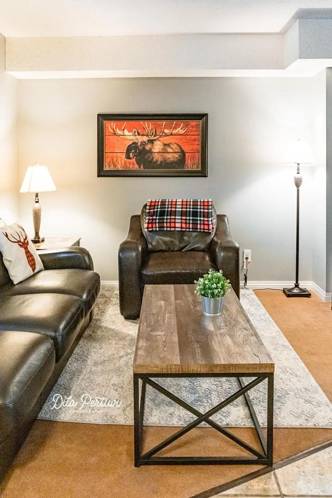 Living room in Canadian Rockies Chalets by Trilink - 2 & 3 Bedroom Condos - Self Check-In - Walking Distance to Downtown - Free Parking - Pet-Friendly - No AC