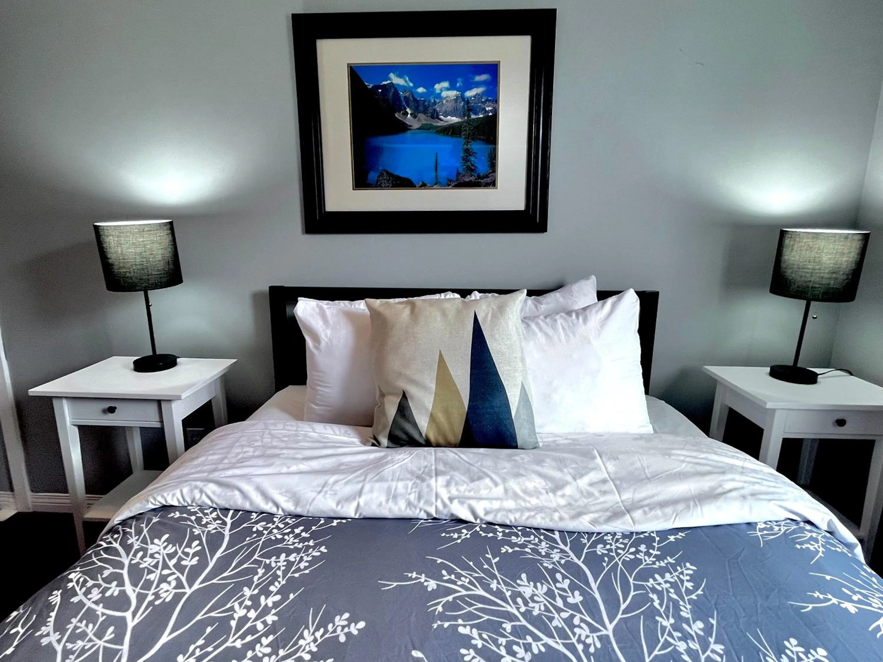 Bed in Canadian Rockies Chalets by Trilink - 2 & 3 Bedroom Condos - Self Check-In - Walking Distance to Downtown - Free Parking - Pet-Friendly - No AC