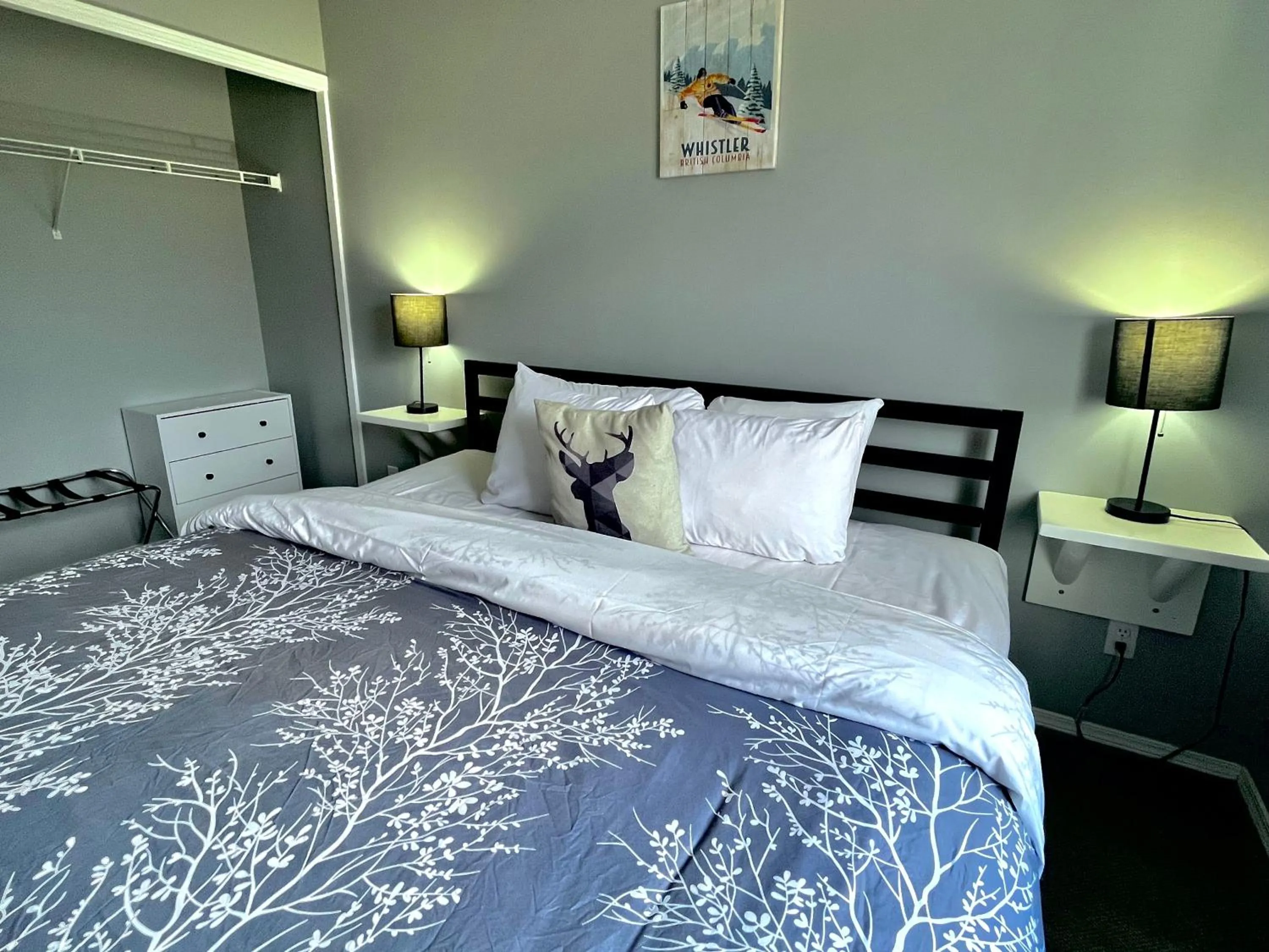 Bed in Canadian Rockies Chalets by Trilink - 2 & 3 Bedroom Condos - Self Check-In - Walking Distance to Downtown - Free Parking - Pet-Friendly - No AC