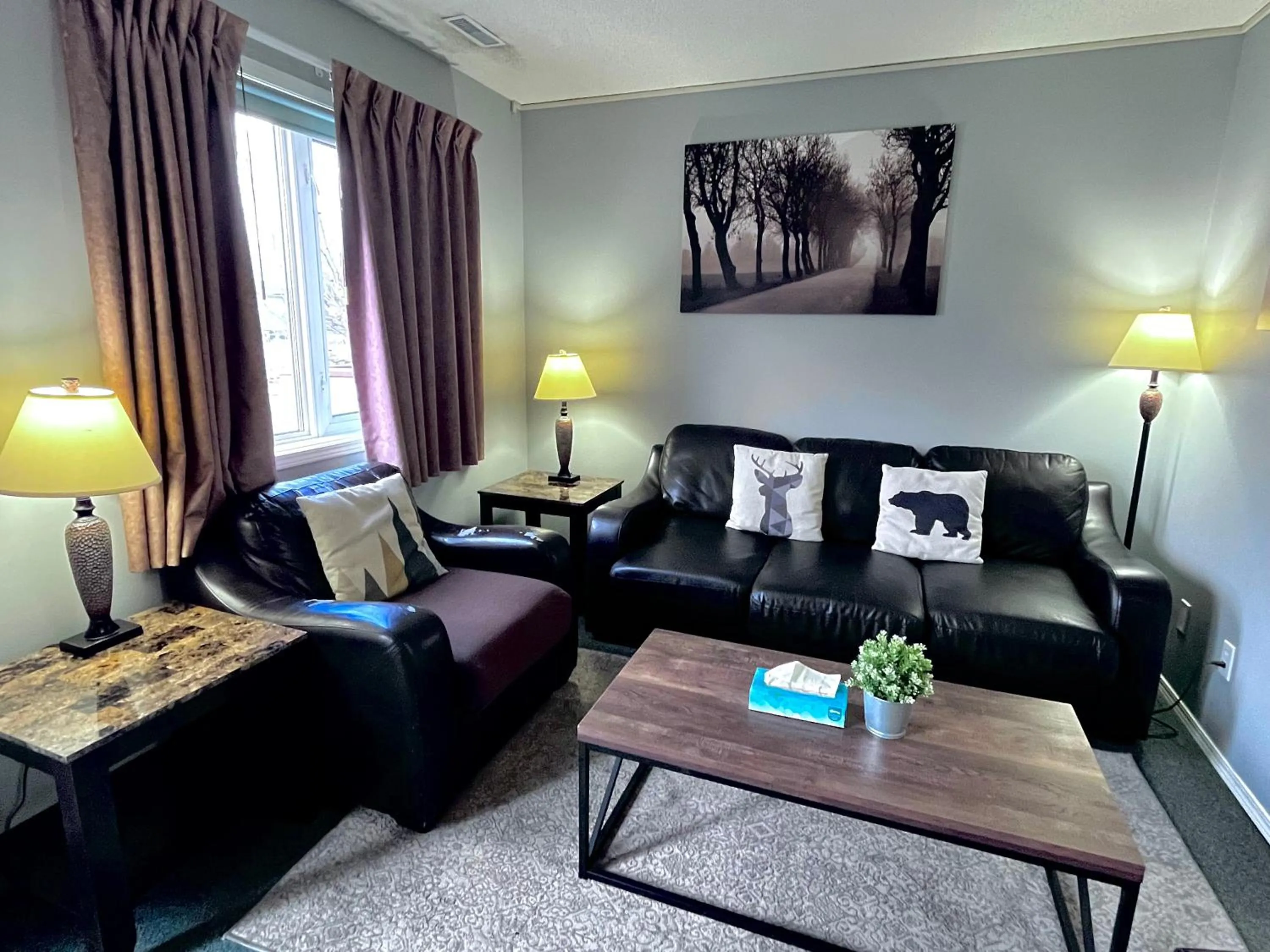 Living room in Canadian Rockies Chalets by Trilink - 2 & 3 Bedroom Condos - Self Check-In - Walking Distance to Downtown - Free Parking - Pet-Friendly - No AC