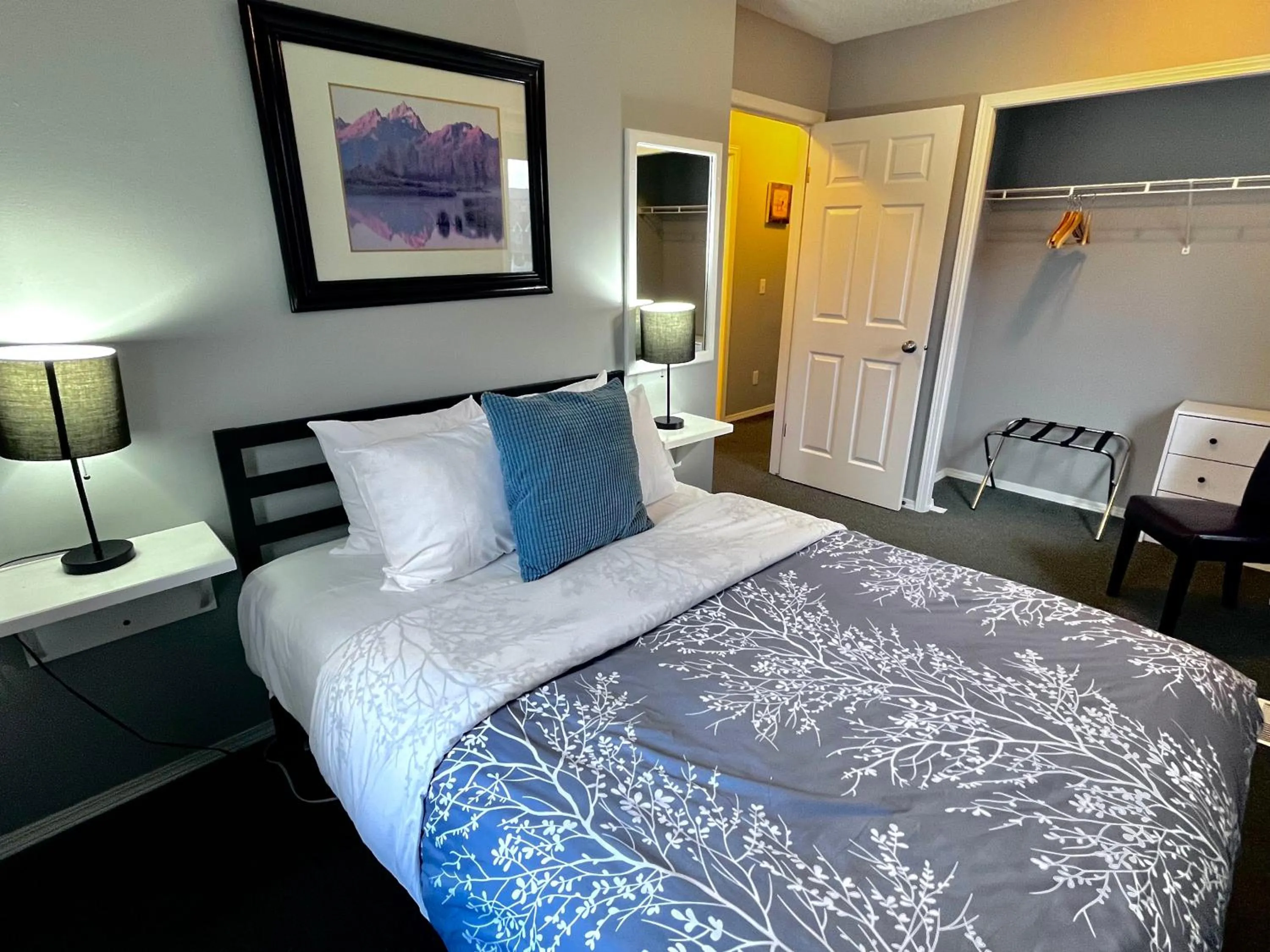 Bed in Canadian Rockies Chalets by Trilink - 2 & 3 Bedroom Condos - Self Check-In - Walking Distance to Downtown - Free Parking - Pet-Friendly - No AC