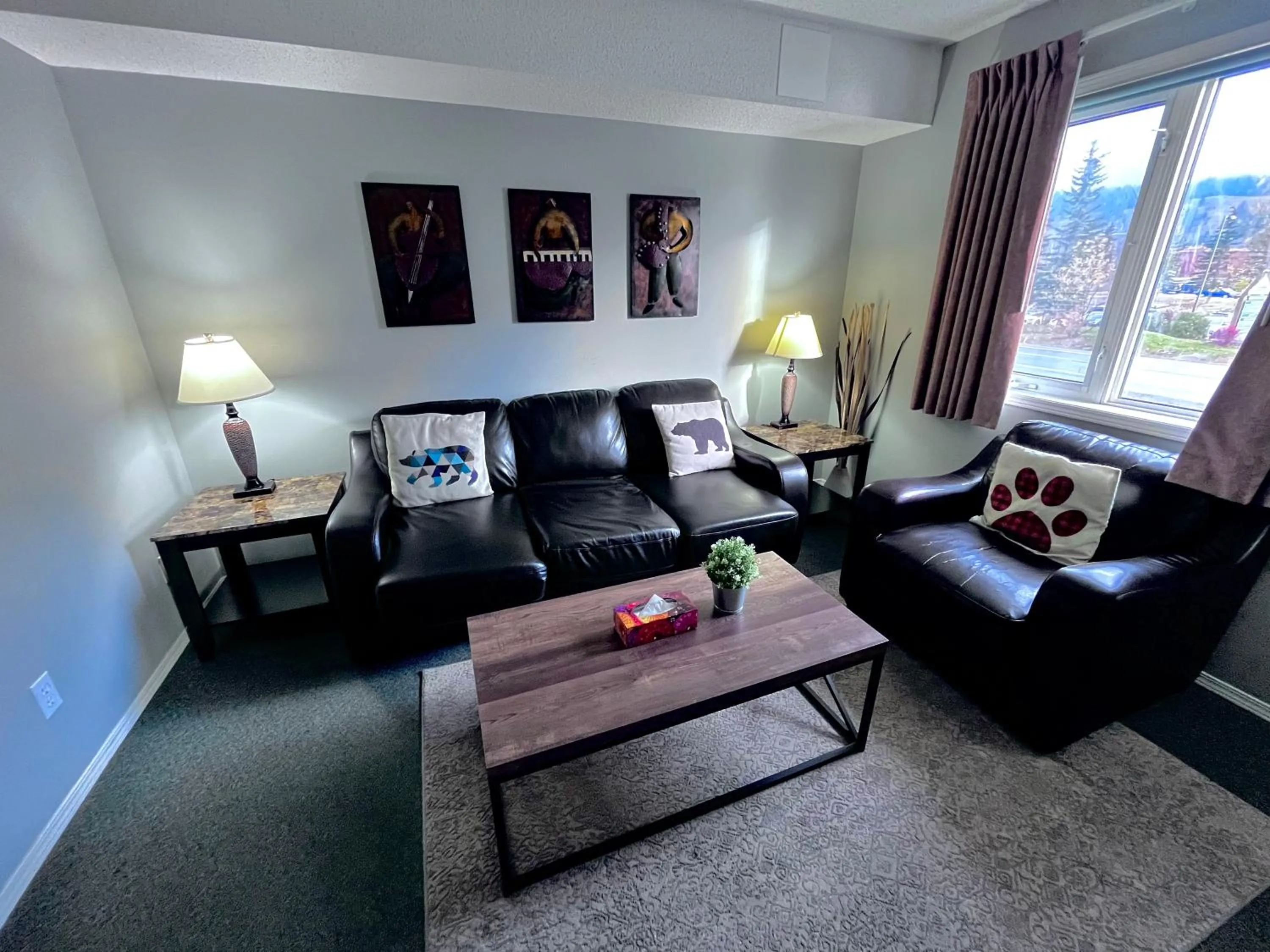 Living room in Canadian Rockies Chalets by Trilink - 2 & 3 Bedroom Condos - Self Check-In - Walking Distance to Downtown - Free Parking - Pet-Friendly - No AC