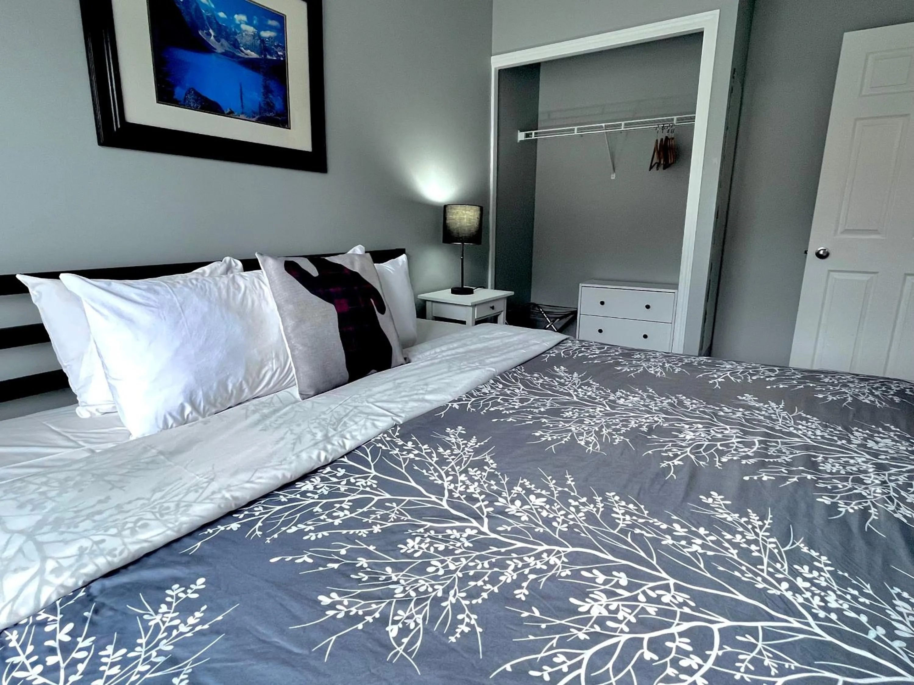 Bed in Canadian Rockies Chalets by Trilink - 2 & 3 Bedroom Condos - Self Check-In - Walking Distance to Downtown - Free Parking - Pet-Friendly - No AC