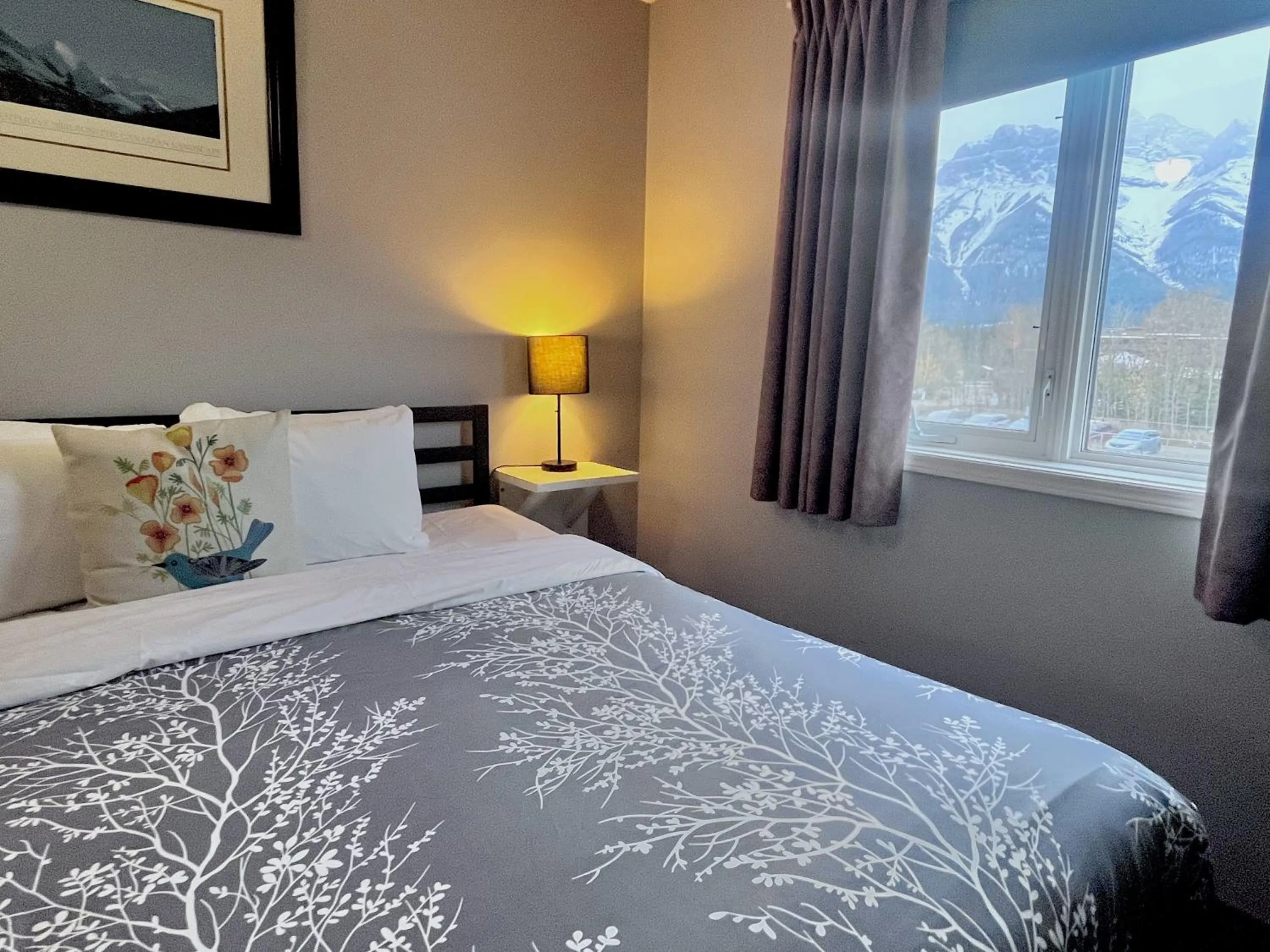 Bed in Canadian Rockies Chalets by Trilink - 2 & 3 Bedroom Condos - Self Check-In - Walking Distance to Downtown - Free Parking - Pet-Friendly - No AC