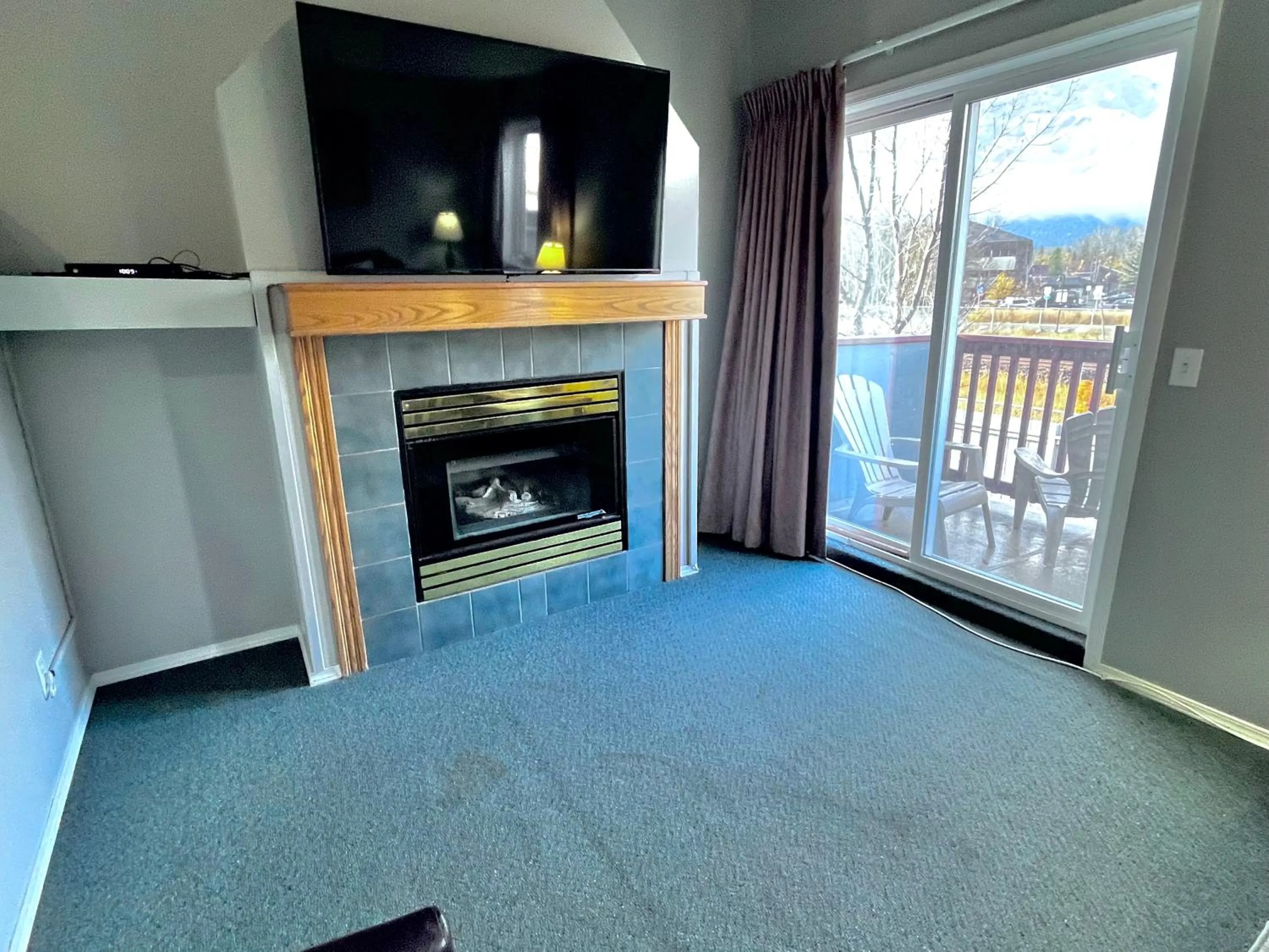 TV and multimedia in Canadian Rockies Chalets by Trilink - 2 & 3 Bedroom Condos - Self Check-In - Walking Distance to Downtown - Free Parking - Pet-Friendly - No AC