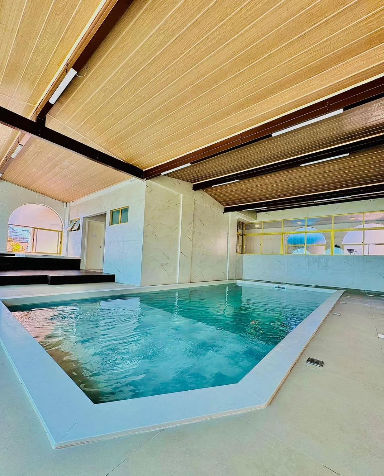 Swimming pool in Ingleses Palace Hotel