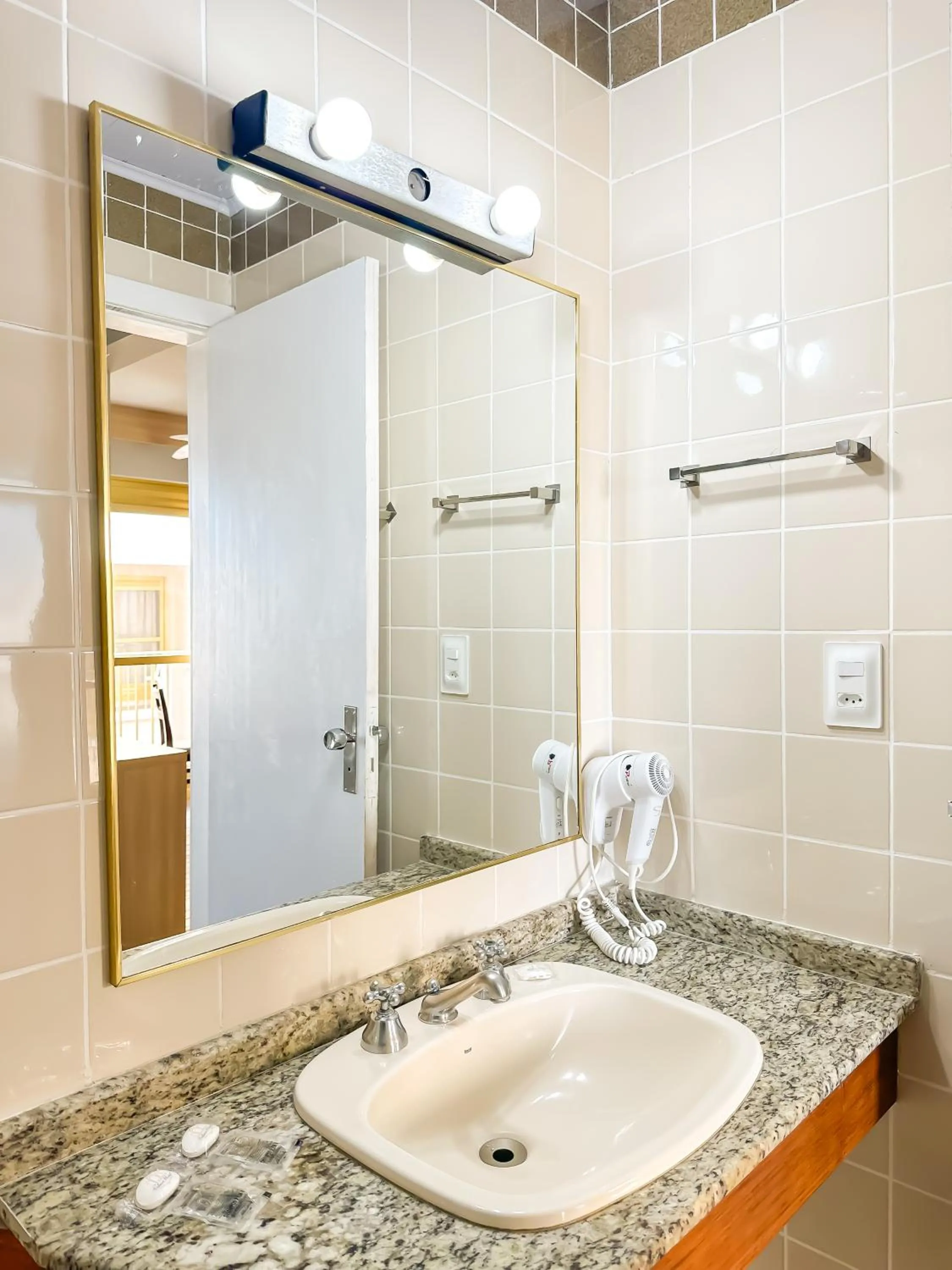 Bathroom in Ingleses Palace Hotel