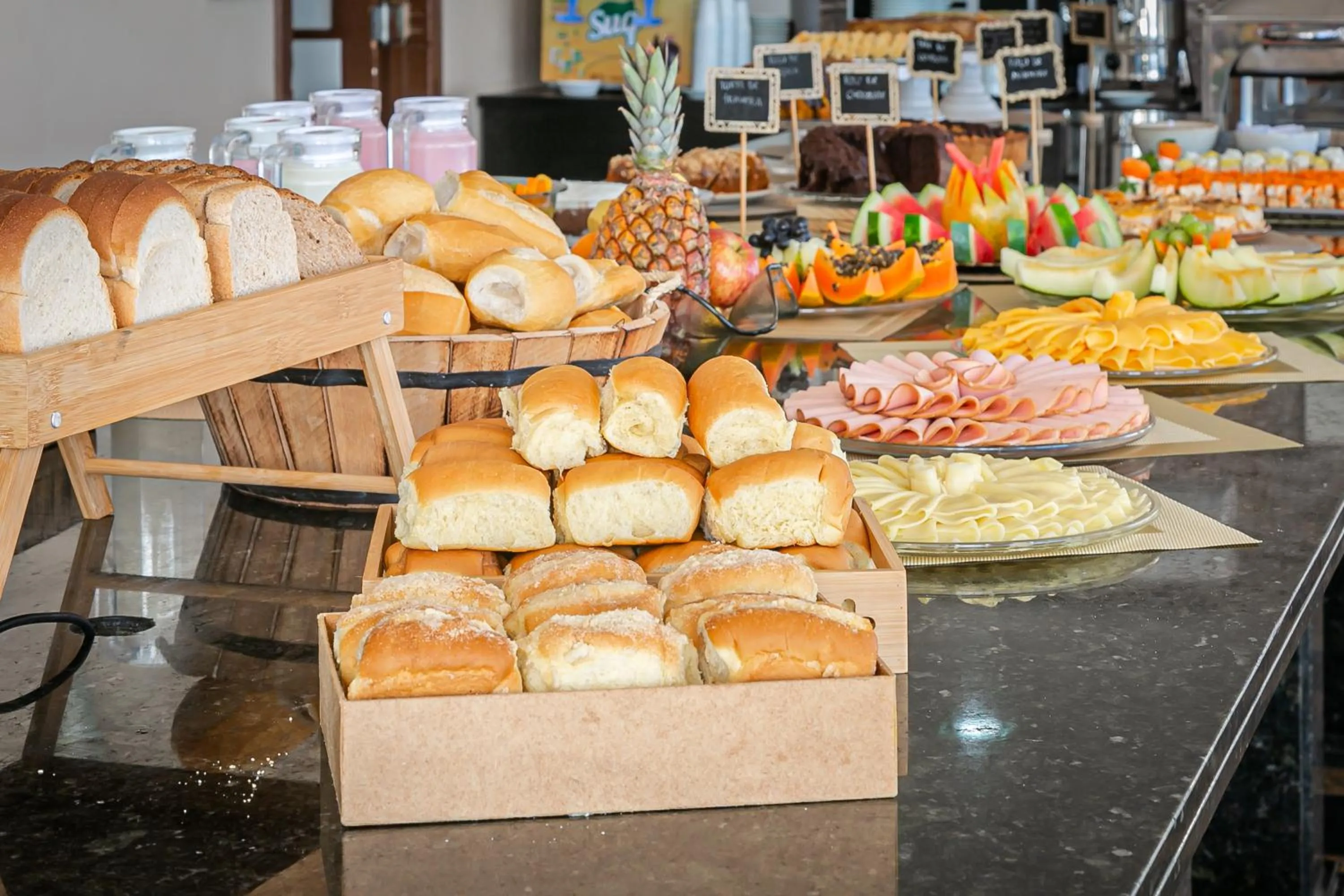 Buffet breakfast in Ingleses Palace Hotel