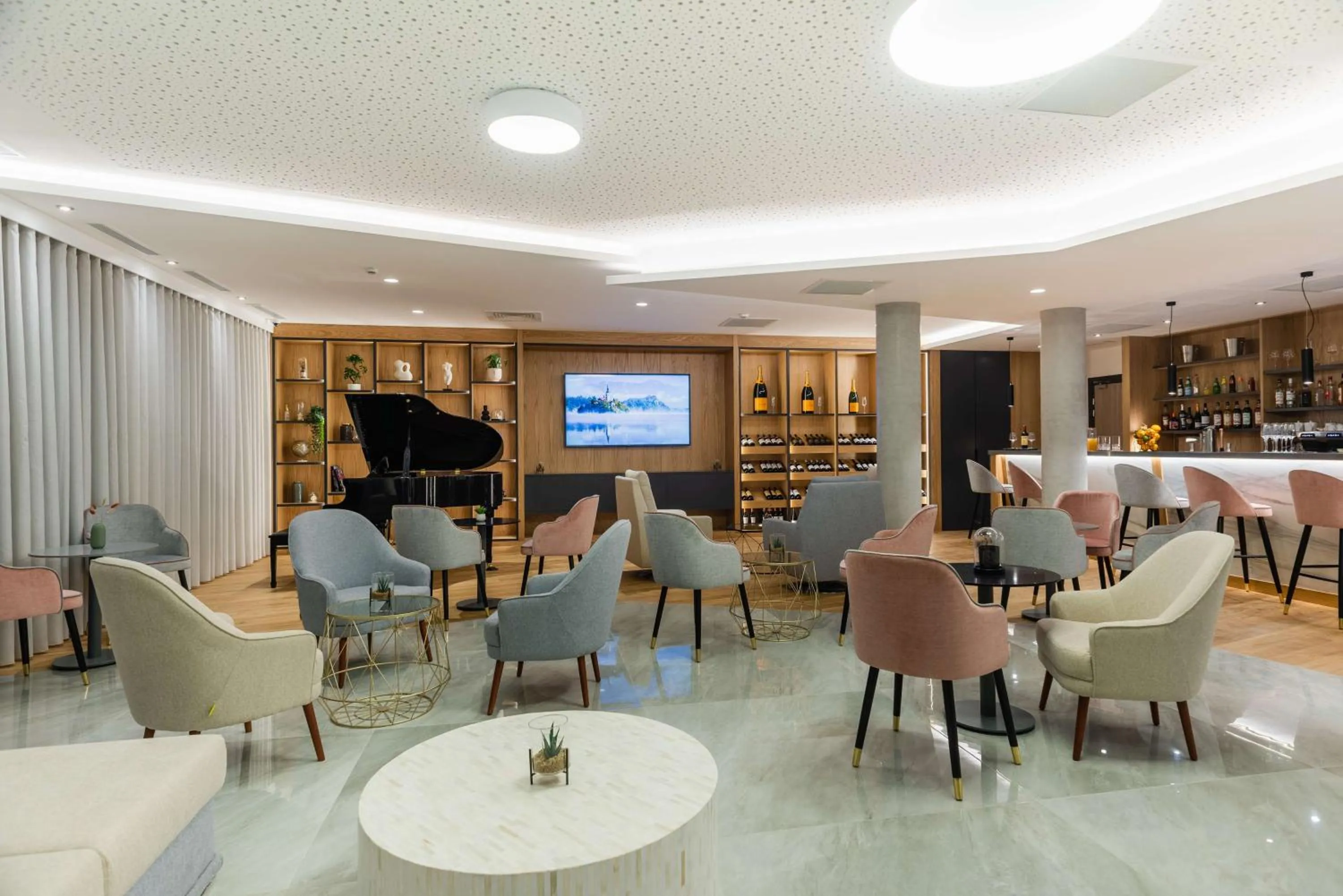 Lounge or bar in Brit Hotel Paris Orly Rungis