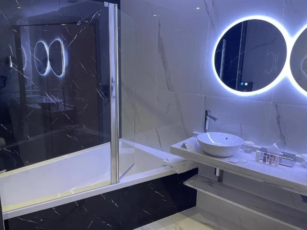 Bathroom in Brit Hotel Paris Orly Rungis