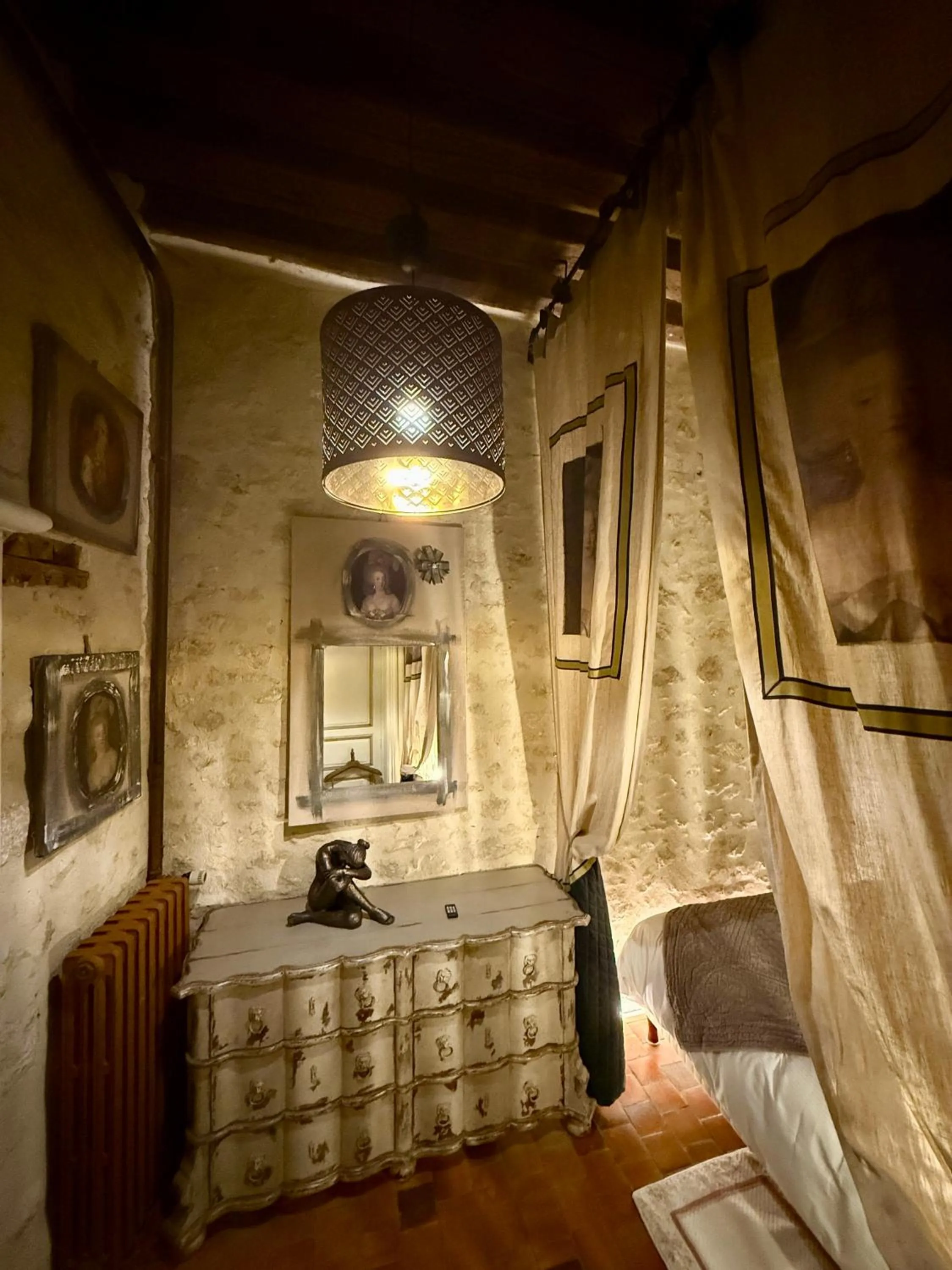 Bedroom, Bed in Demeure des Vieux Bains