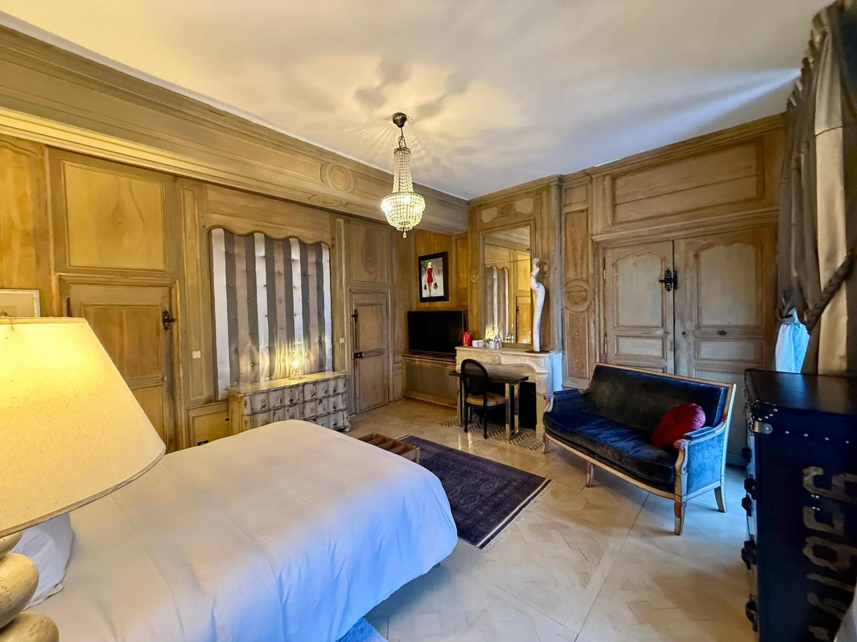 Photo of the whole room, Bed in Demeure des Vieux Bains