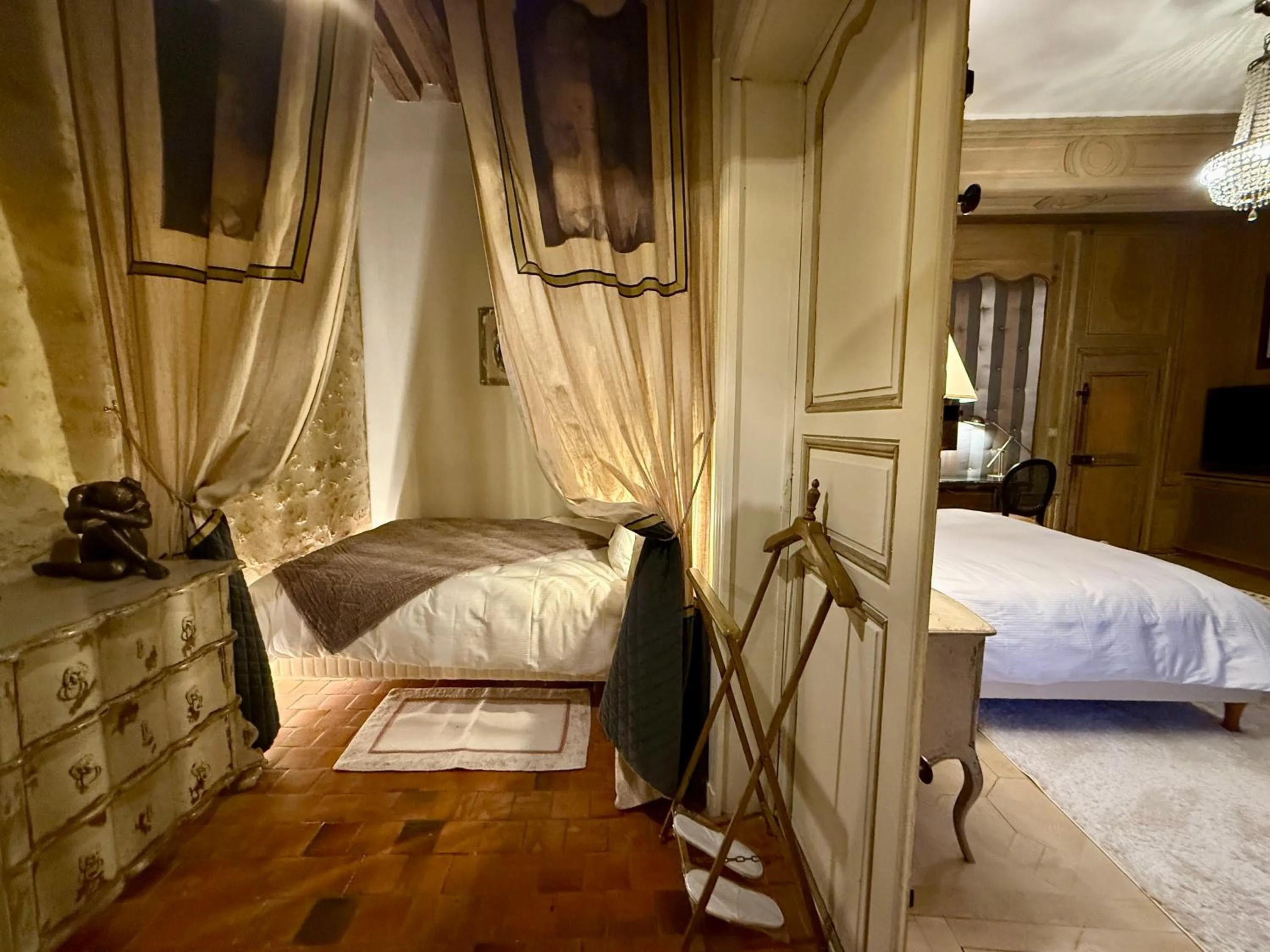 Photo of the whole room, Bed in Demeure des Vieux Bains