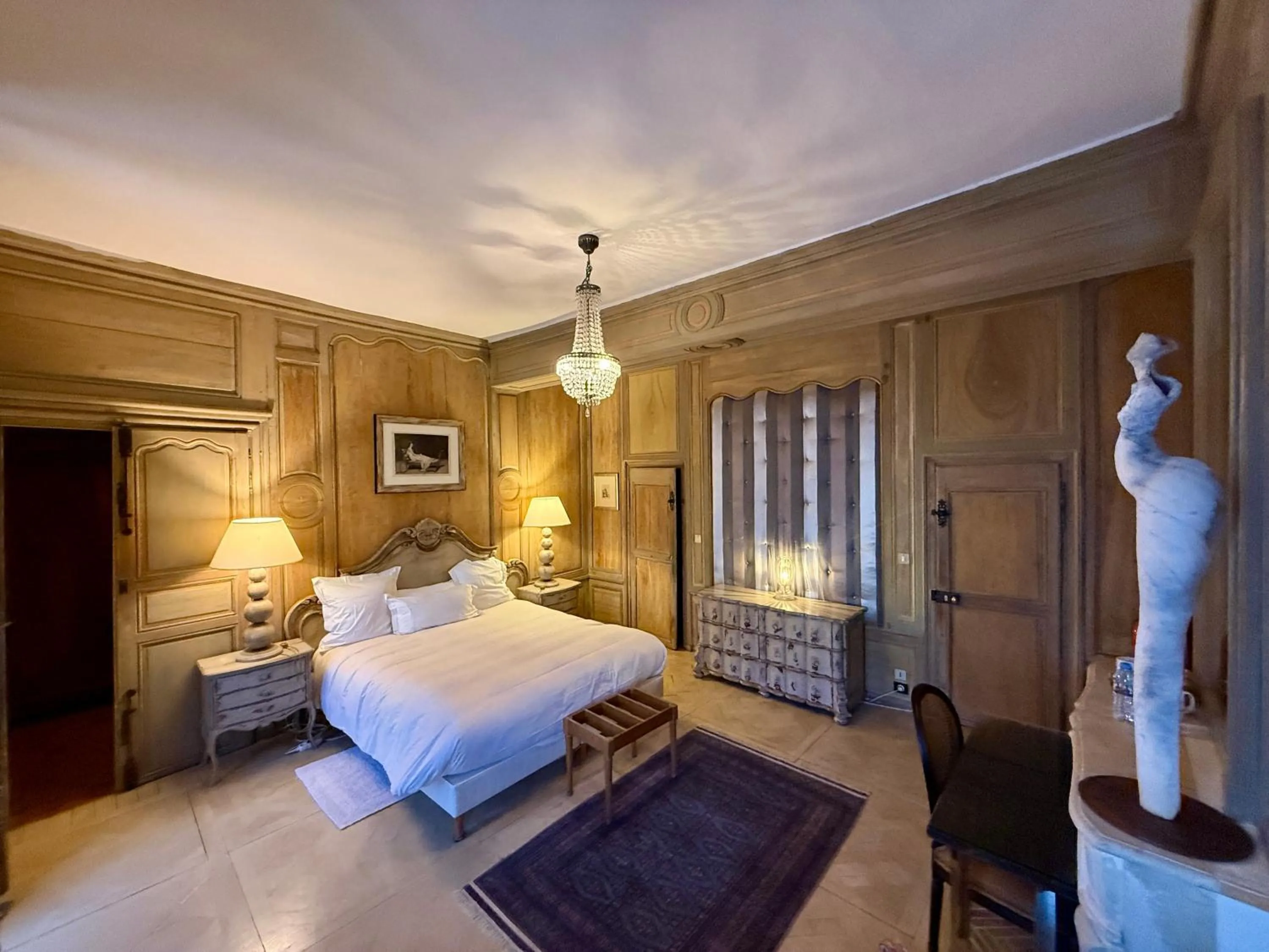 Photo of the whole room, Bed in Demeure des Vieux Bains
