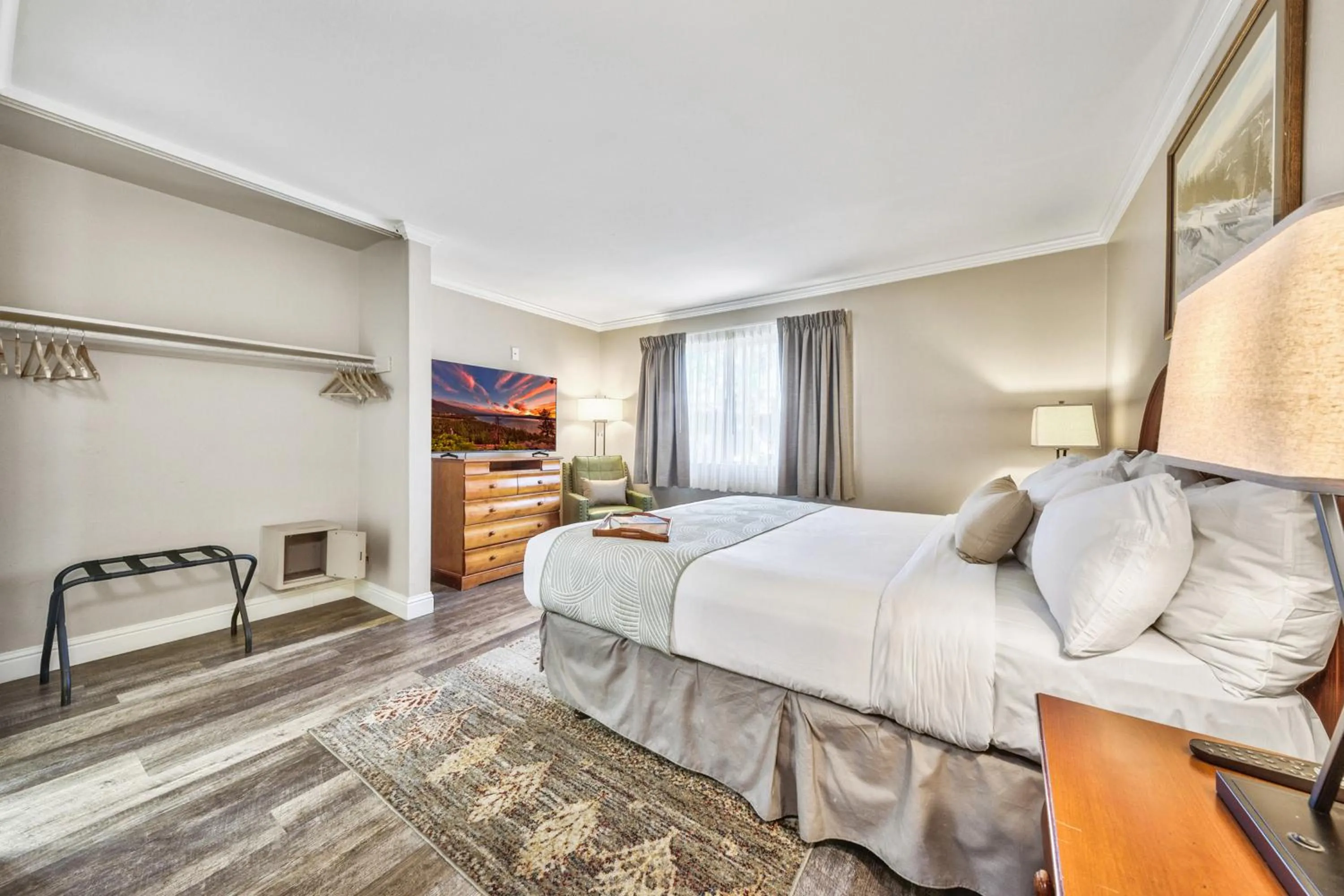 Bed in Forest Suites Resort at the Heavenly Village