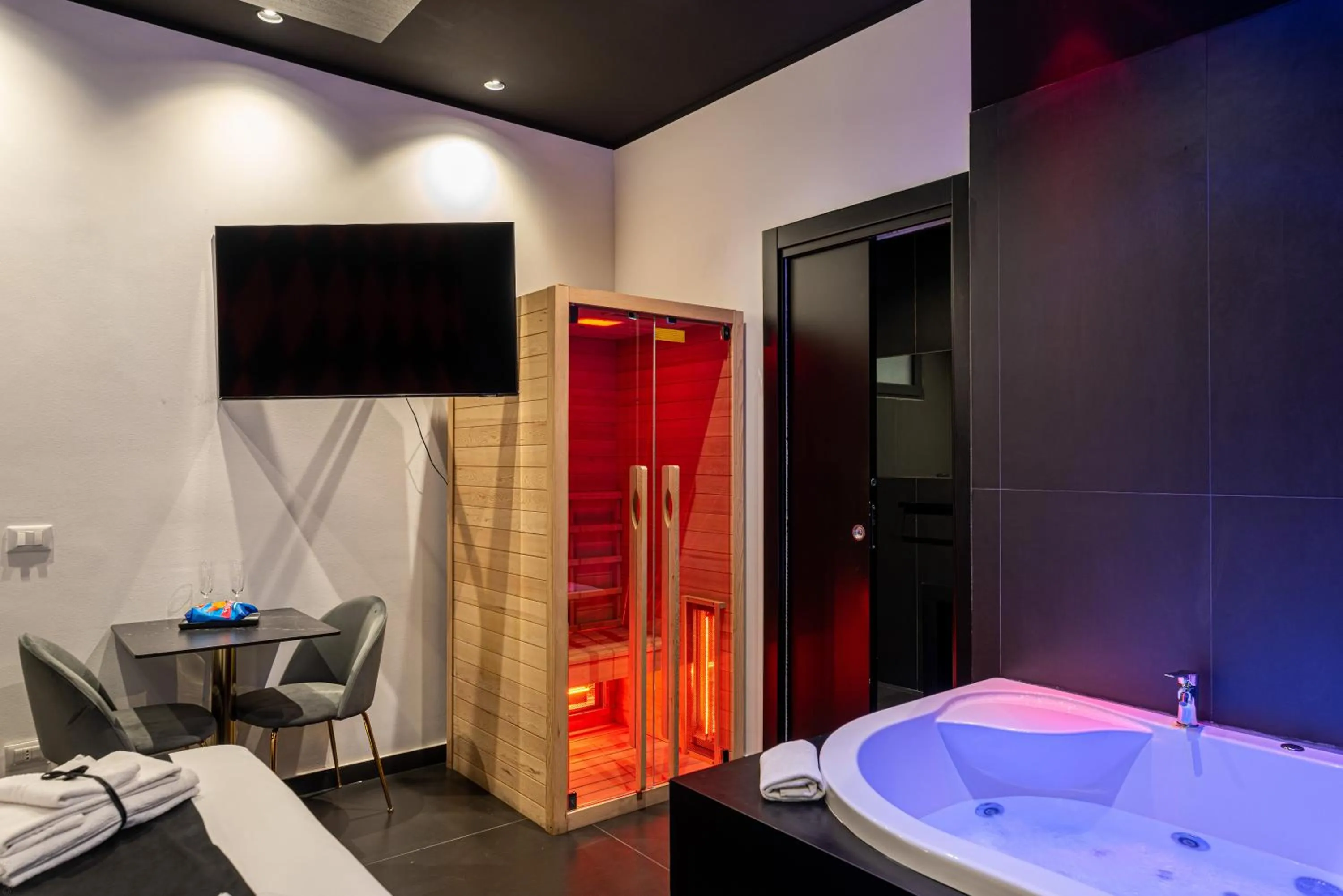 Maximum hub suite&spa