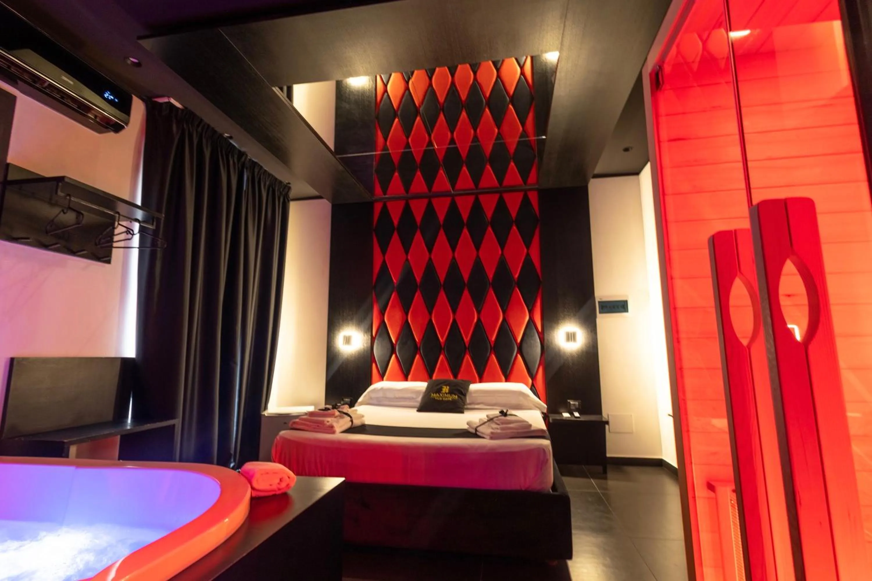 Bed in Maximum hub suite&spa