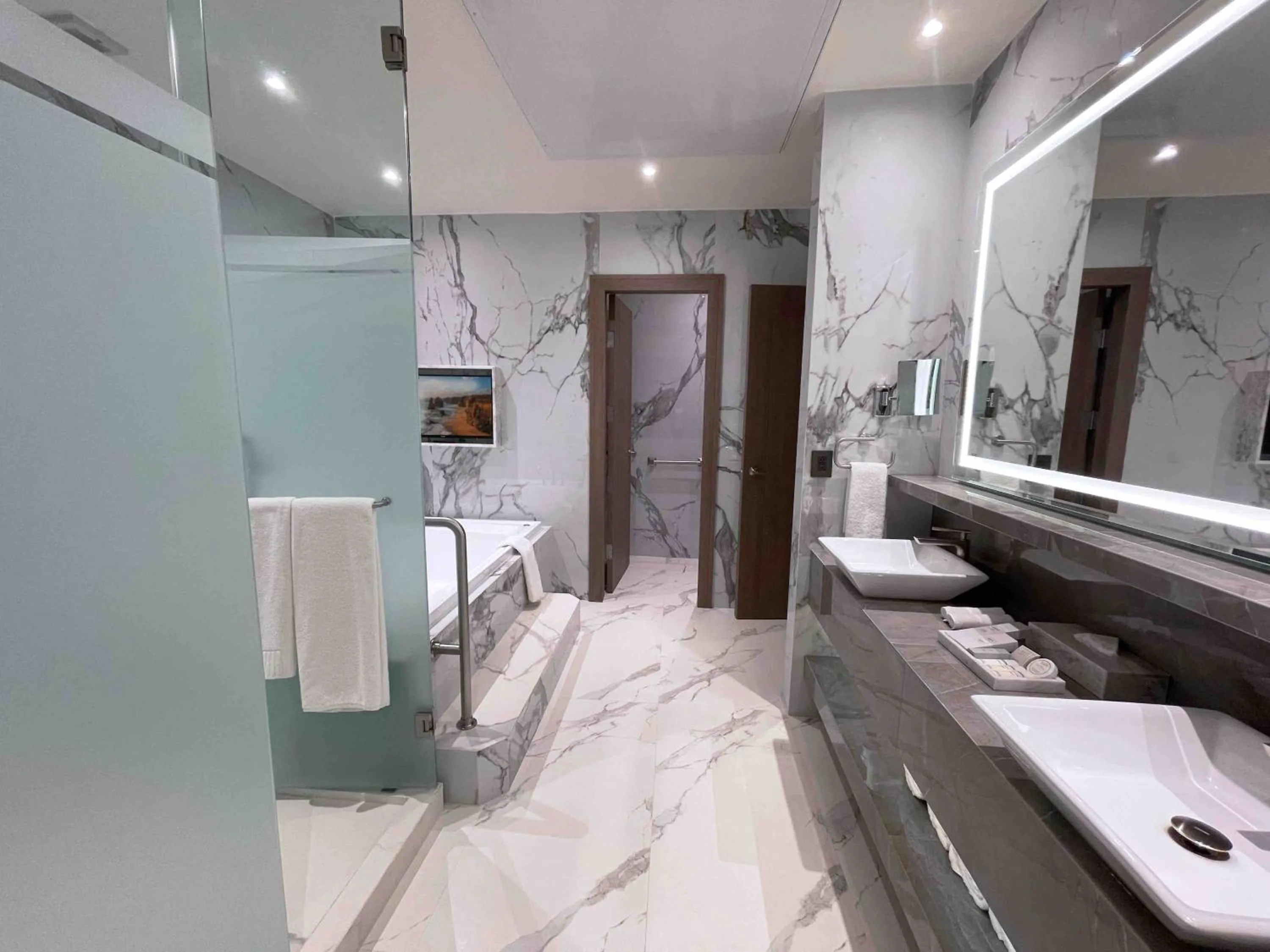 Bath in Safi Royal Luxury Metropolitan