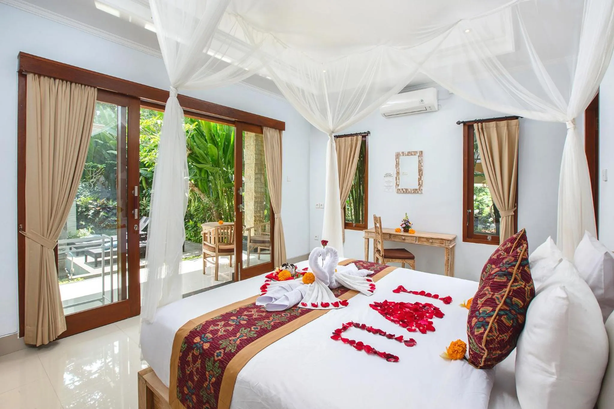 Photo of the whole room, Bed in Pundi Kaya