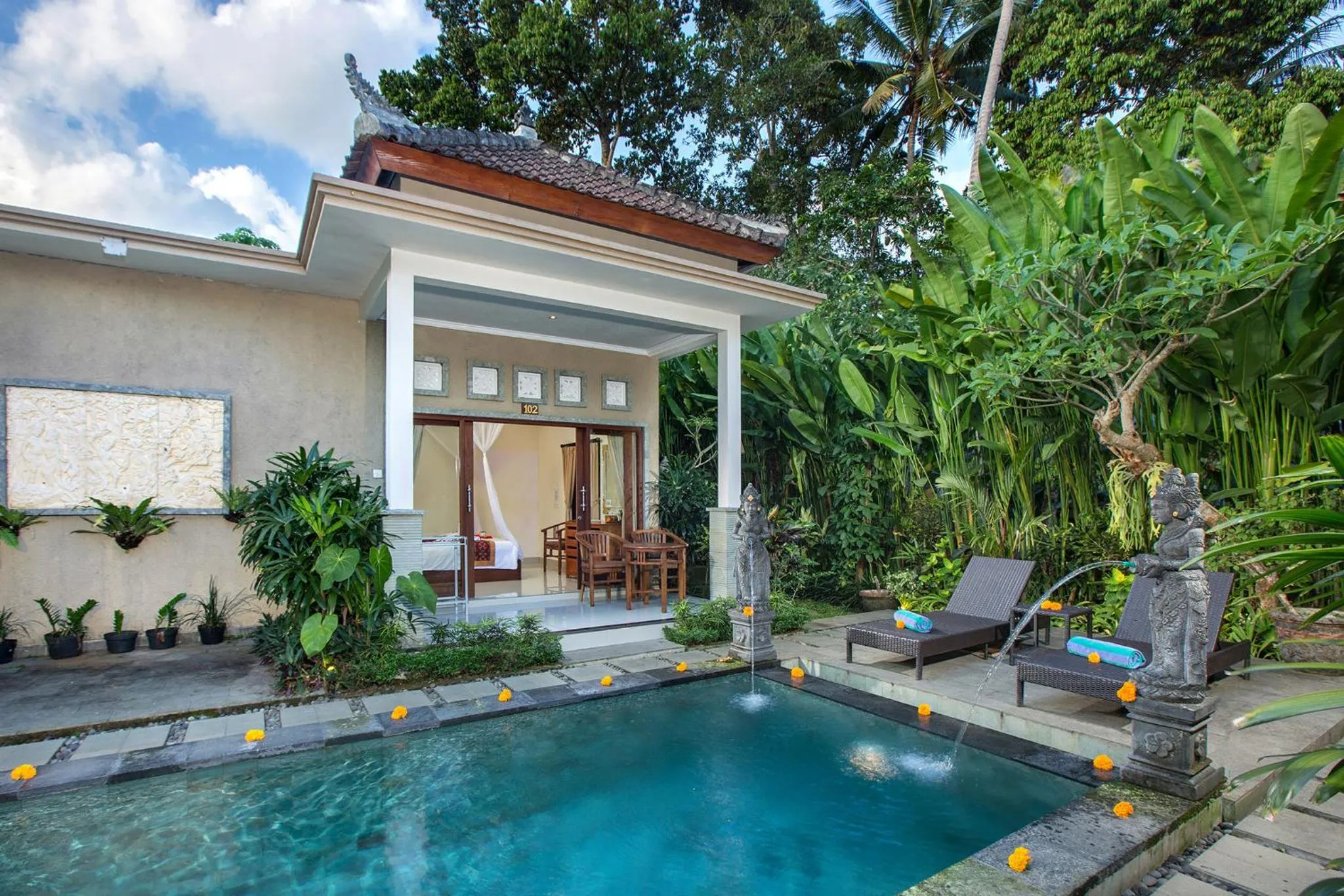 Property building in Pundi Kaya