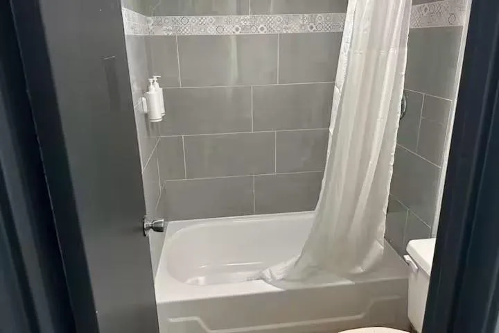 Bathroom in scarlet inn