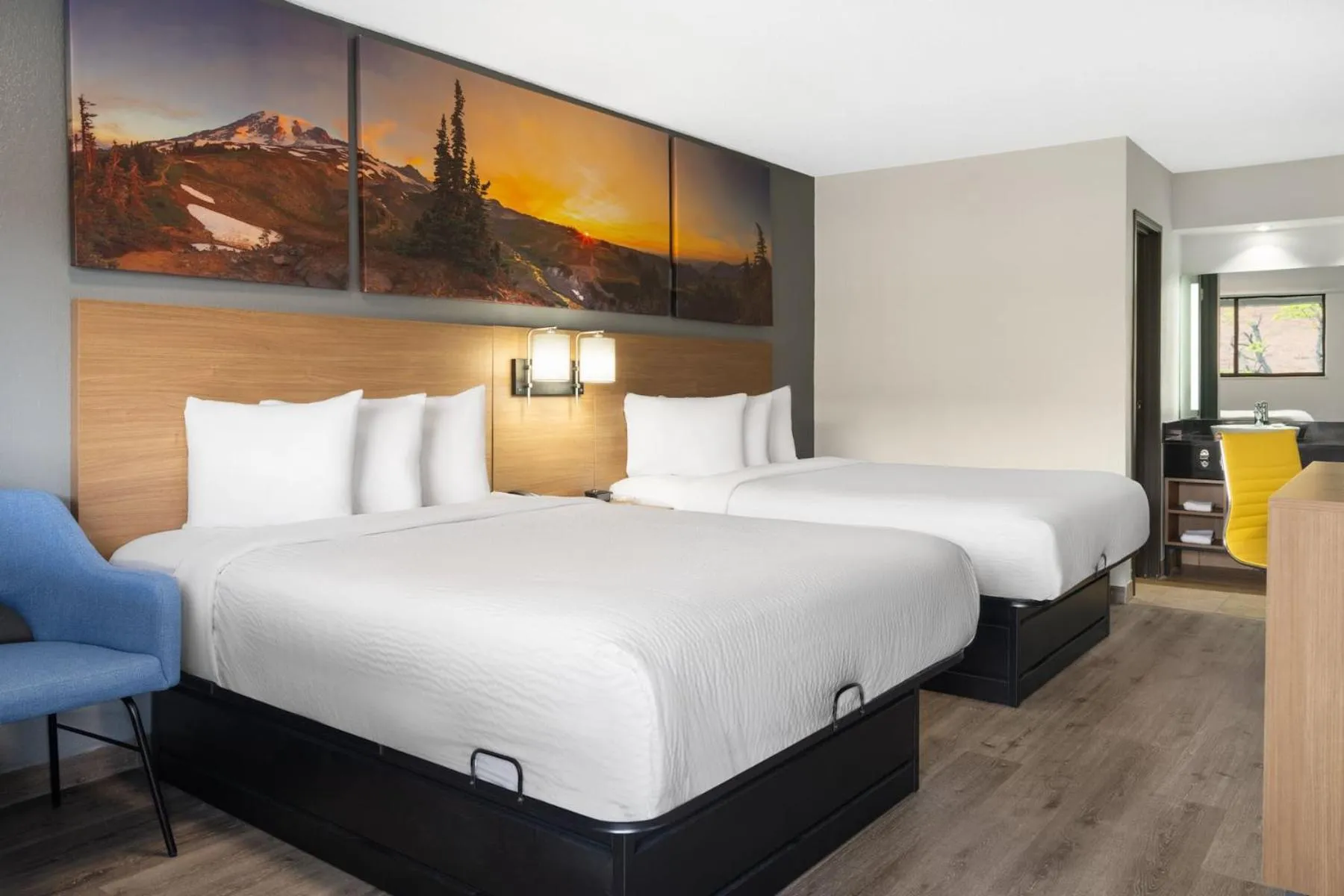 Bedroom, Bed in scarlet inn