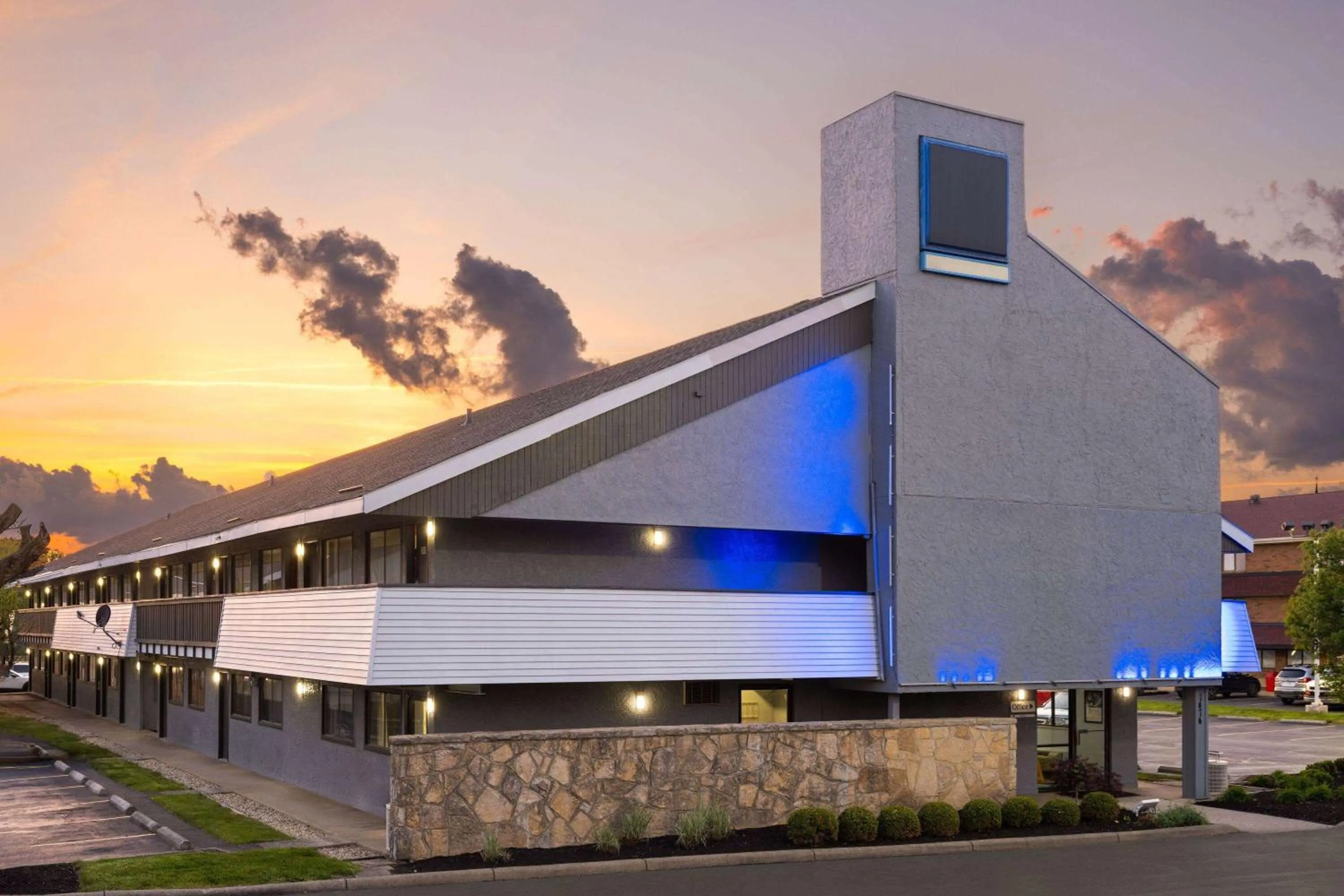 Property building in scarlet inn