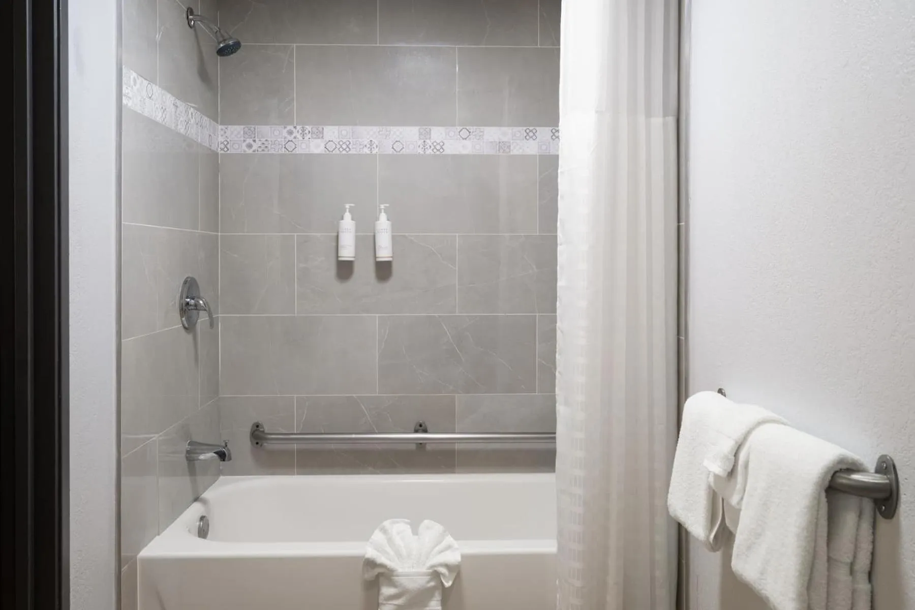 Bathroom in scarlet inn