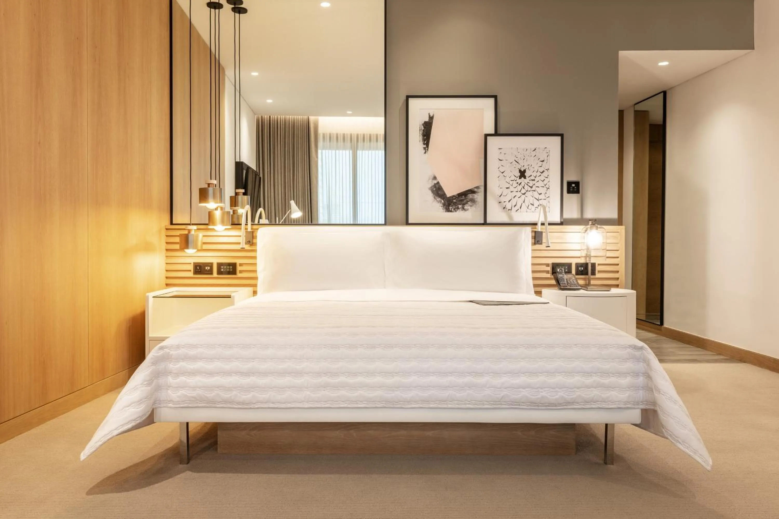 Photo of the whole room, Bed in Le Royal Meridien Beach Resort & Spa Dubai