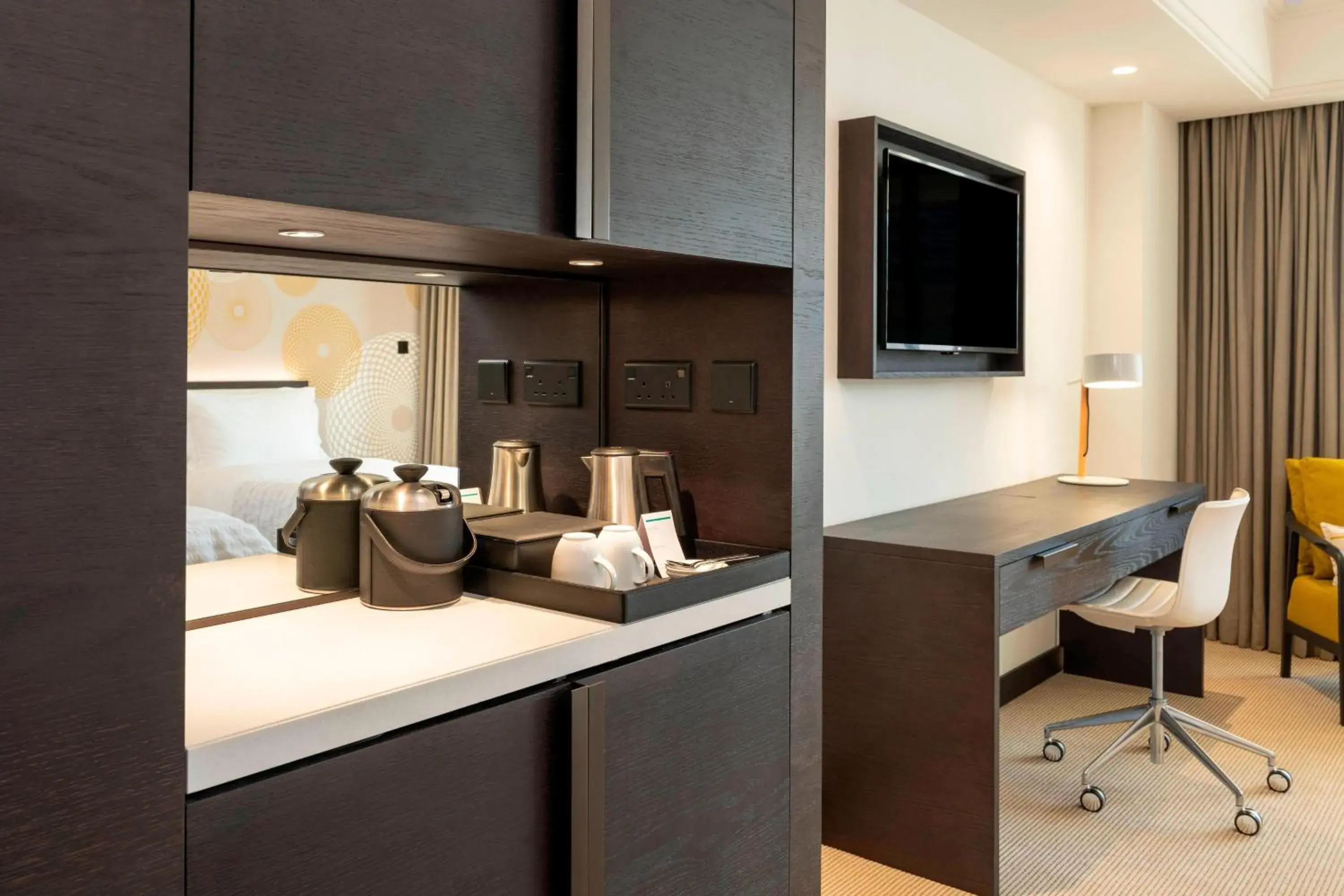 Super Deluxe, Guest room, 1 King, City View in Le Royal Meridien Beach Resort & Spa Dubai Super Deluxe, Guest room, 1 King, City View in Le Royal Meridien Beach Resort & Spa Dubai