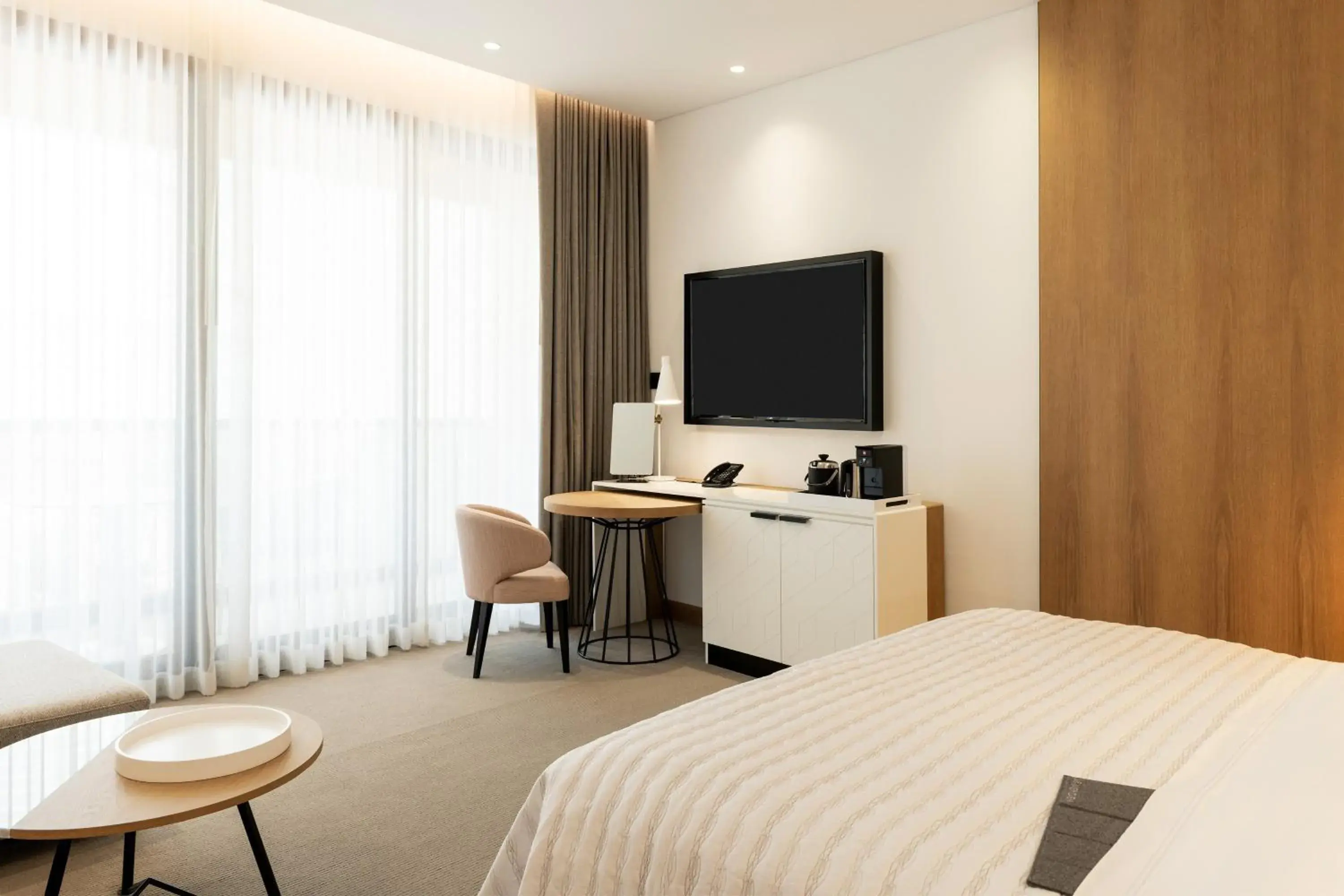 Royal Club JBR View, Guest Room, 1 King, Executive Lounge Access, Afternoon Tea & Happy Hour, Airport Transfer from Dubai Airport in Le Royal Meridien Beach Resort & Spa Dubai Royal Club JBR View, Guest Room, 1 King, Executive Lounge Access, Afternoon Tea & Happy Hour, Airport Transfer from Dubai Airport in Le Royal Meridien Beach Resort & Spa Dubai