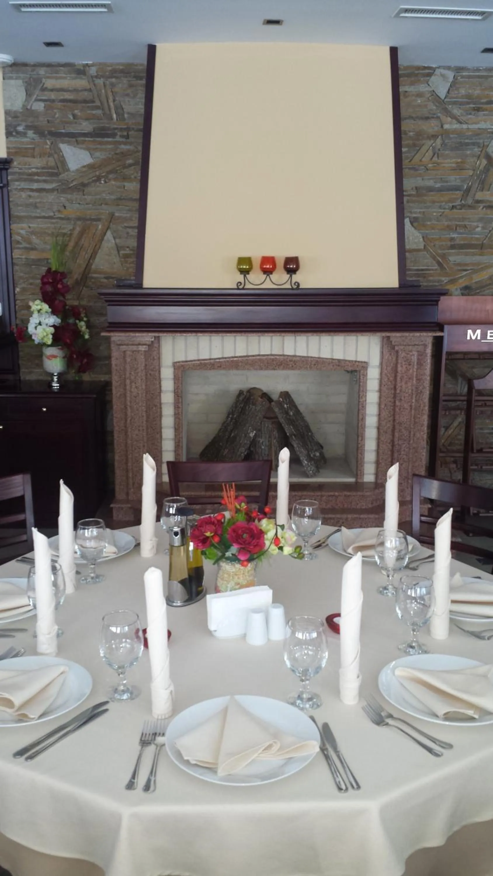 Restaurant/places to eat in Hotel Astrea