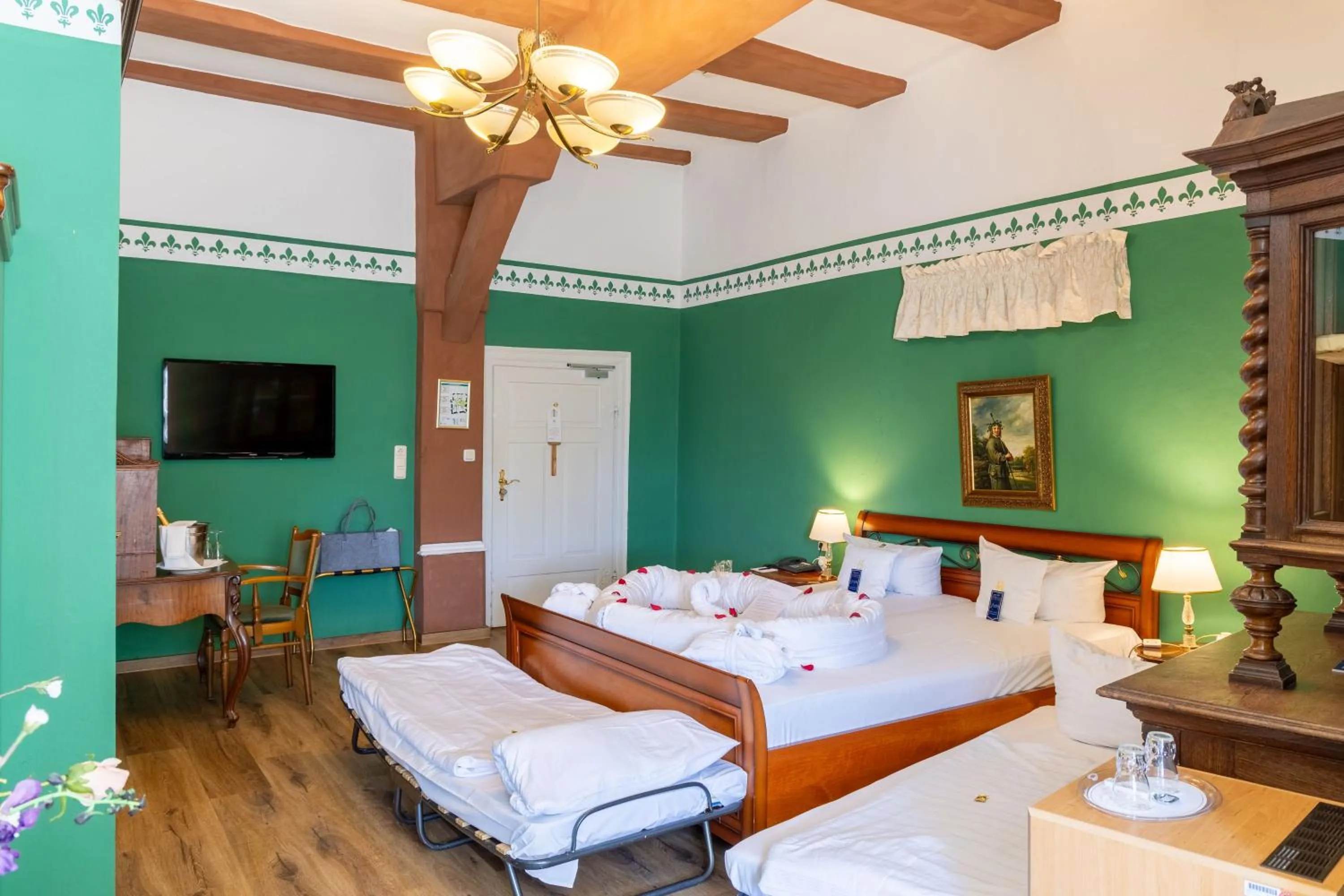 Photo of the whole room, Bed in Hotel Burg Trendelburg