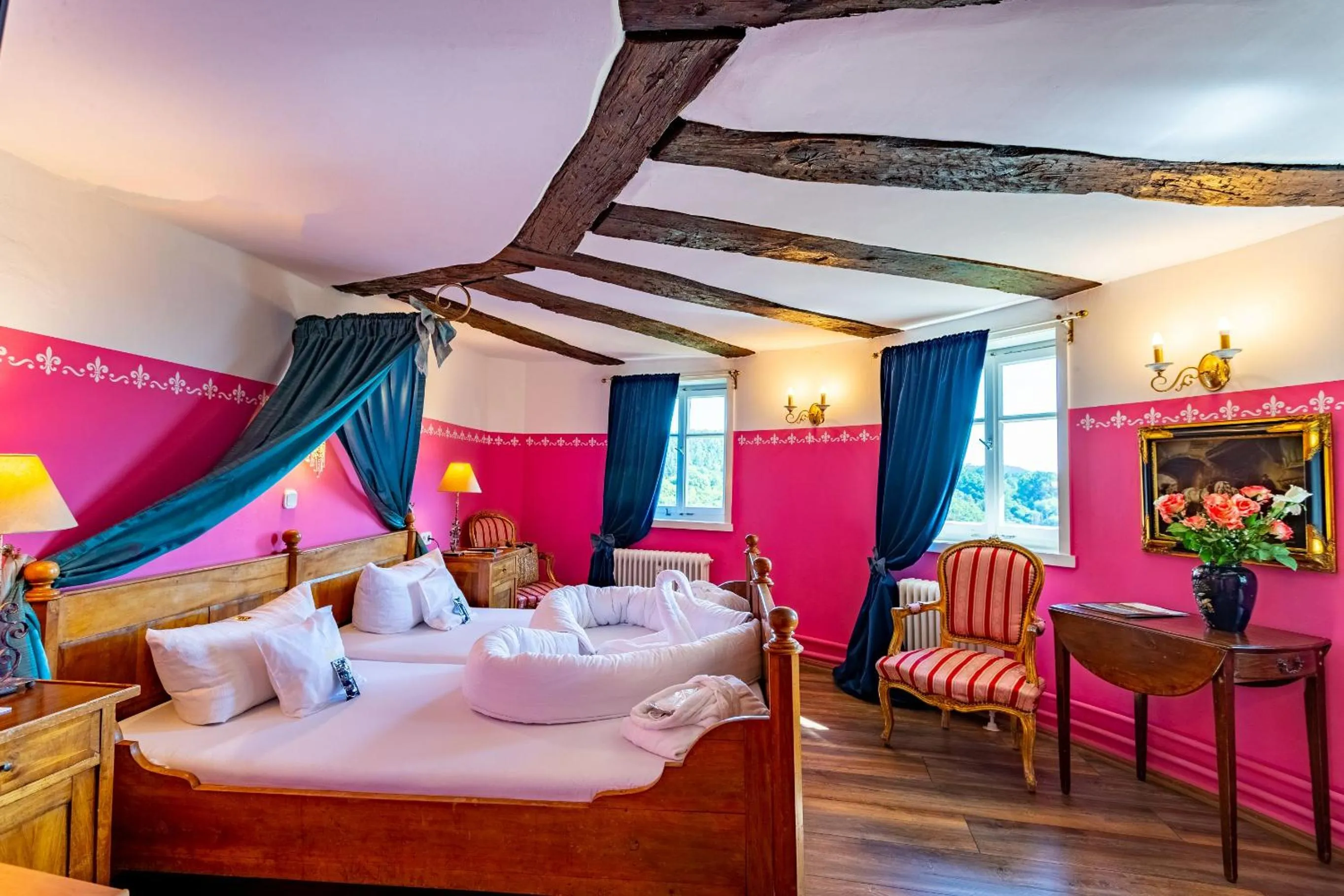 Photo of the whole room, Bed in Hotel Burg Trendelburg