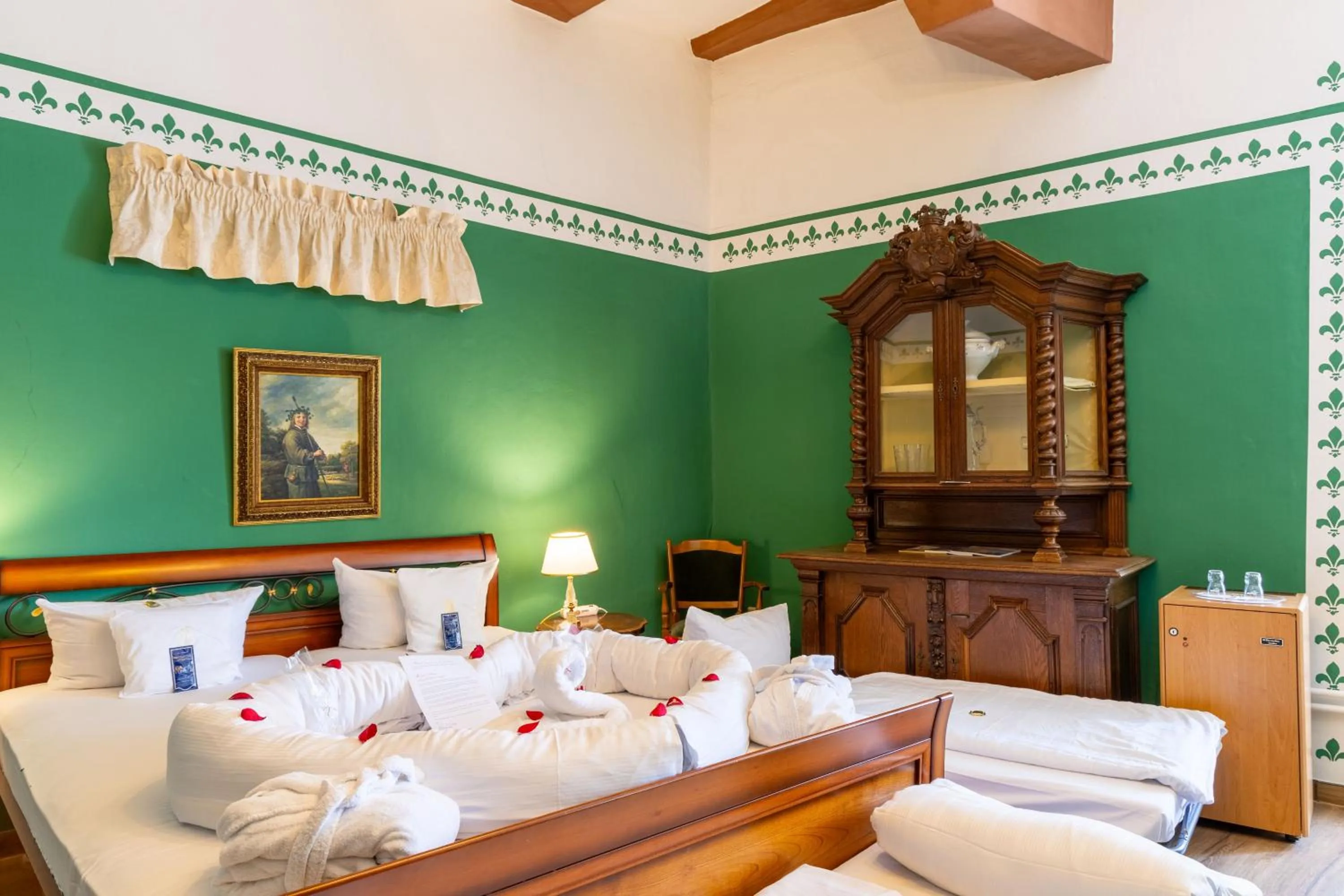 Photo of the whole room, Bed in Hotel Burg Trendelburg