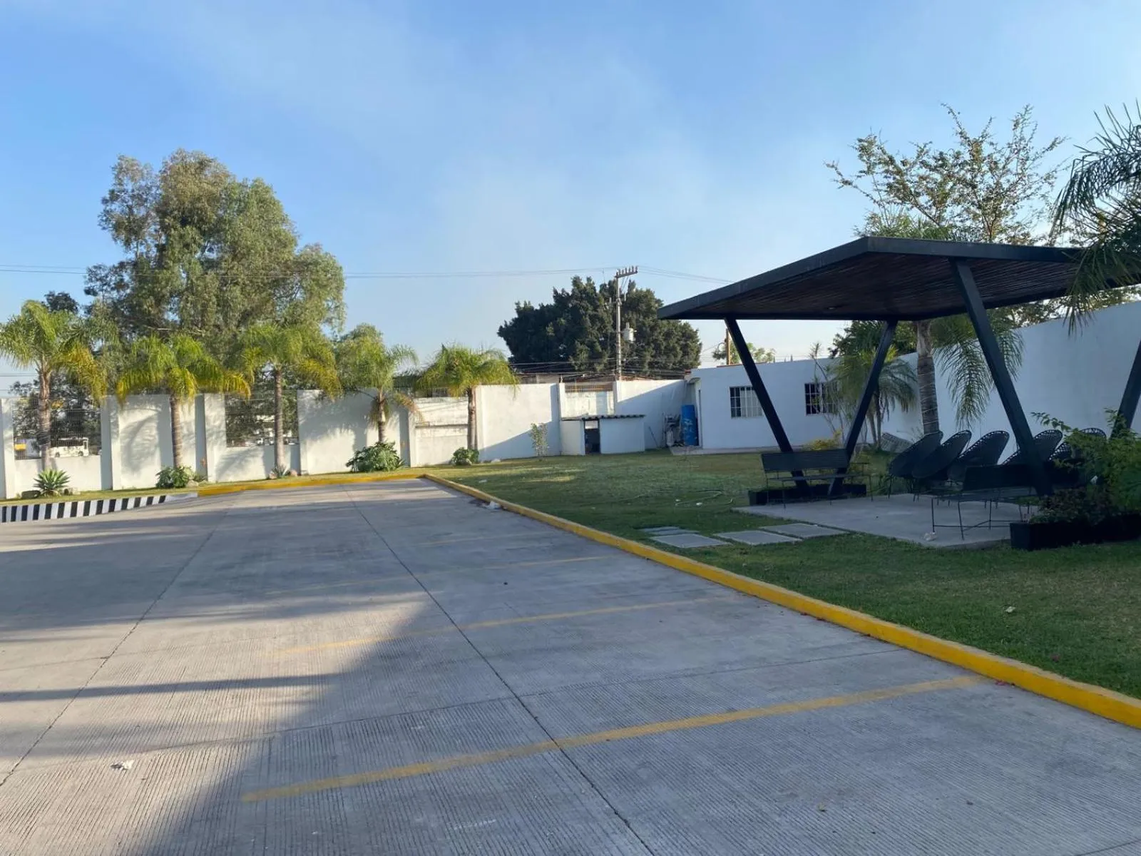 Garden in Hotel Bugari Aeropuerto Guadalajara