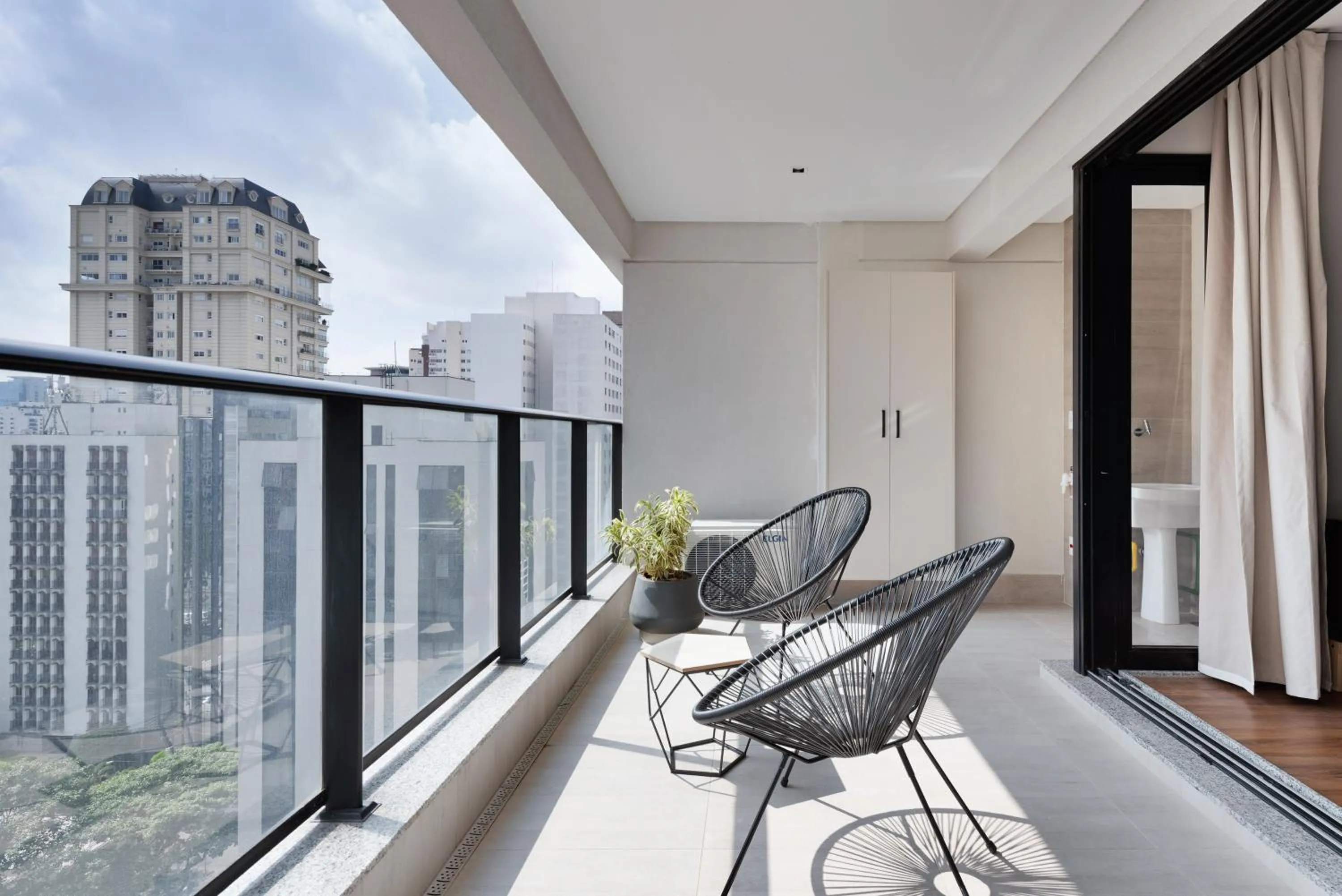 Day in Charlie NUN Itaim