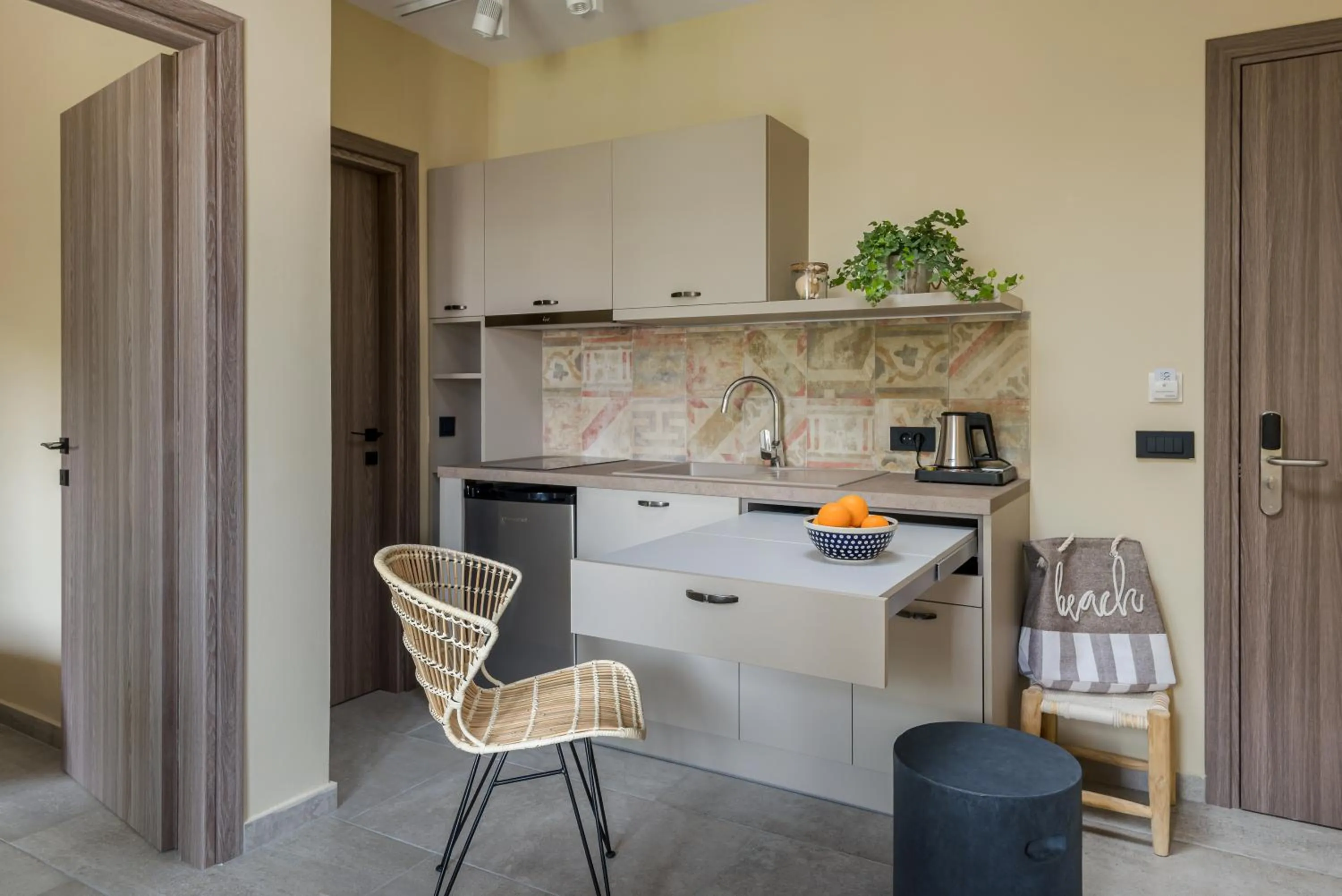 Kitchen or kitchenette in Oasis Apartments