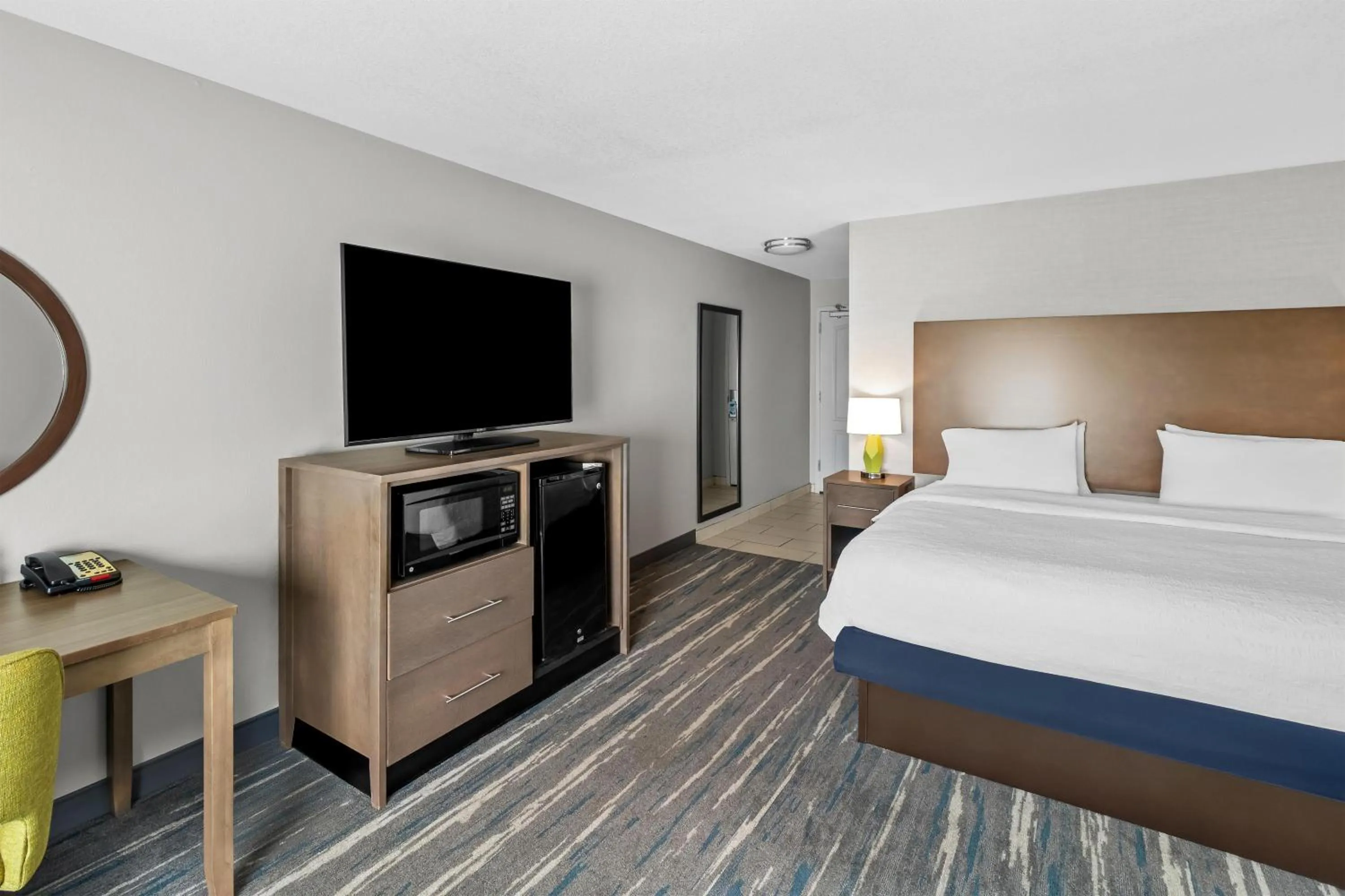 Bed in Hampton Inn Middletown