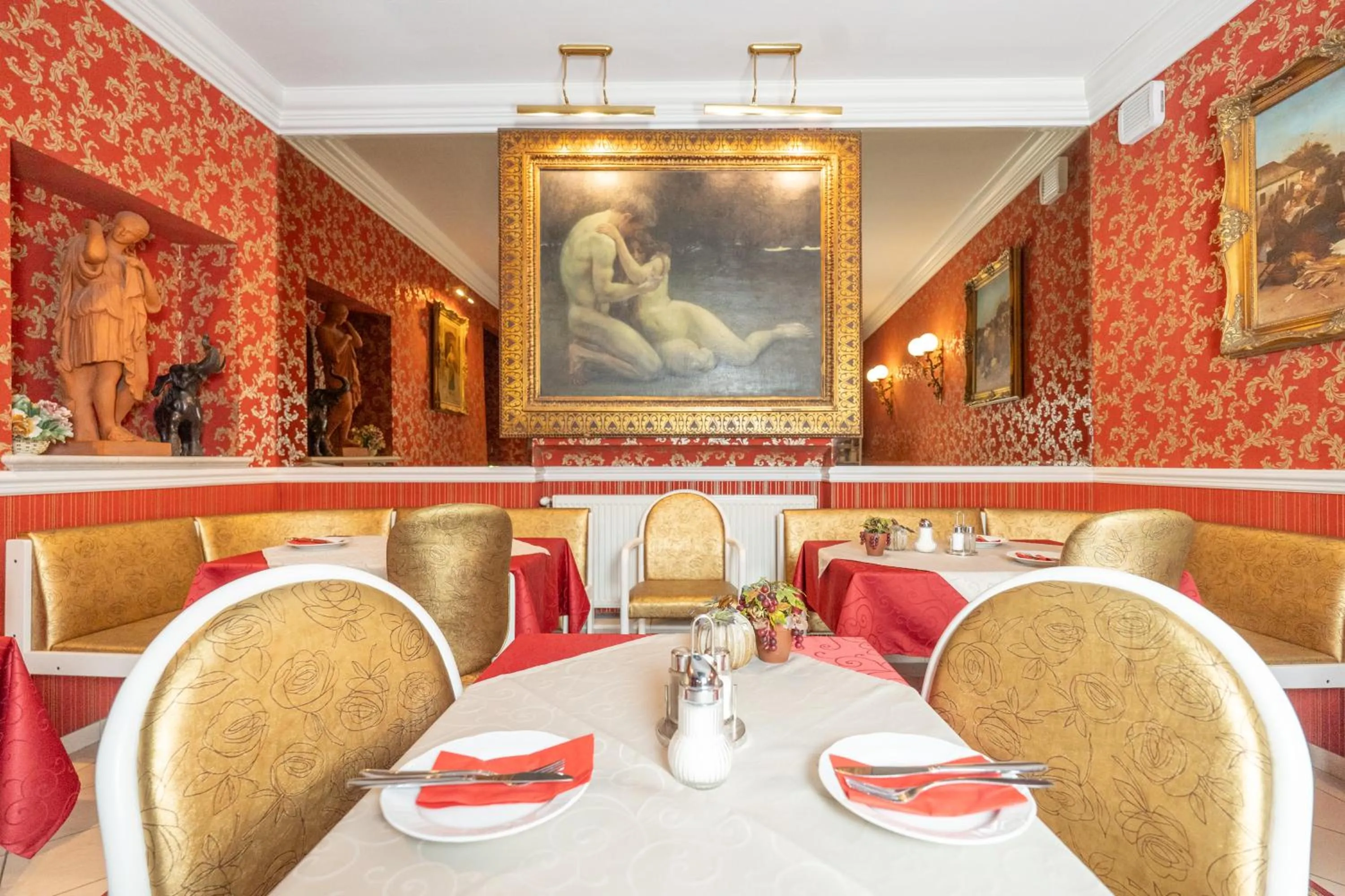 Dining area in Hotel Urania