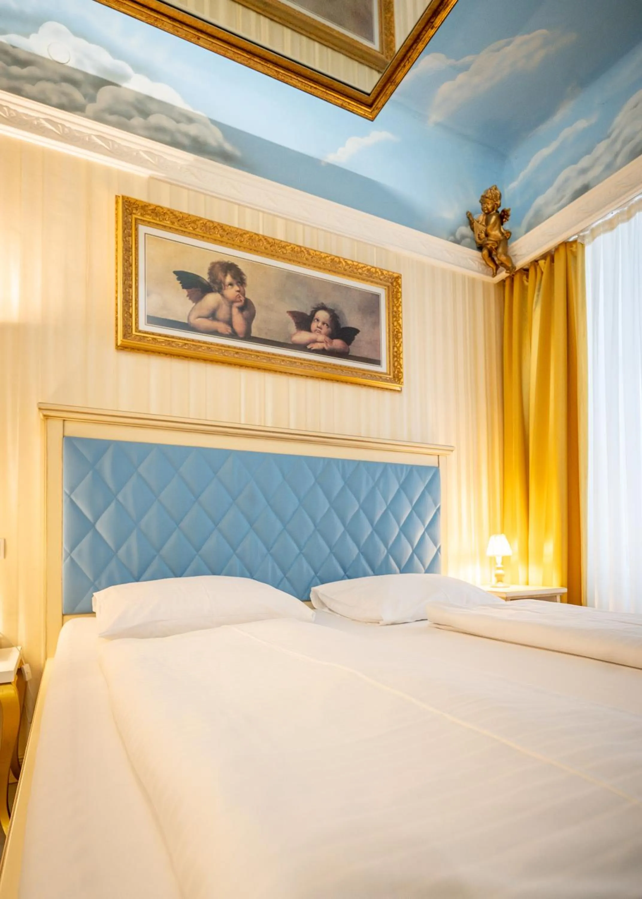 Bed in Hotel Urania