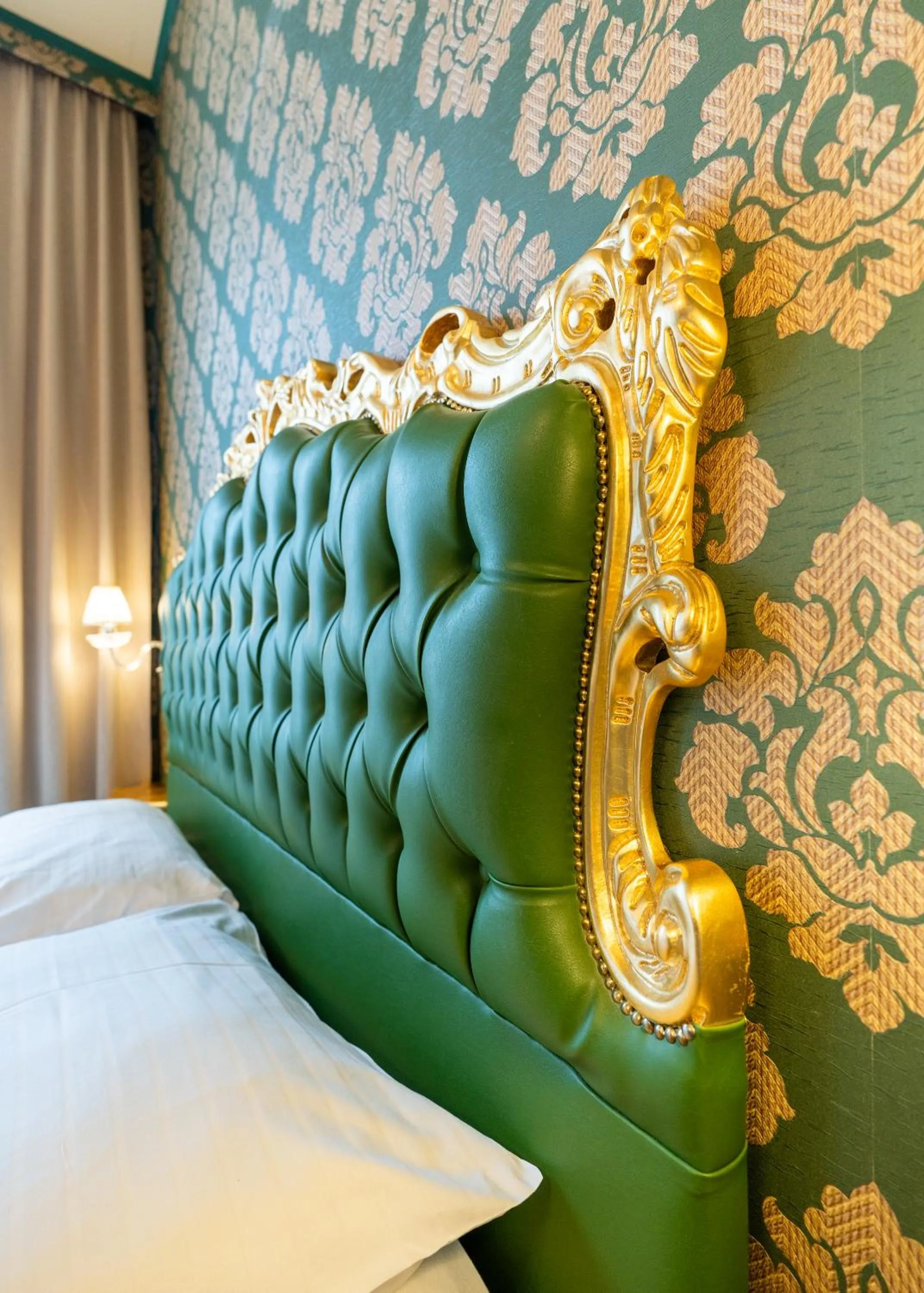 Bed in Hotel Urania